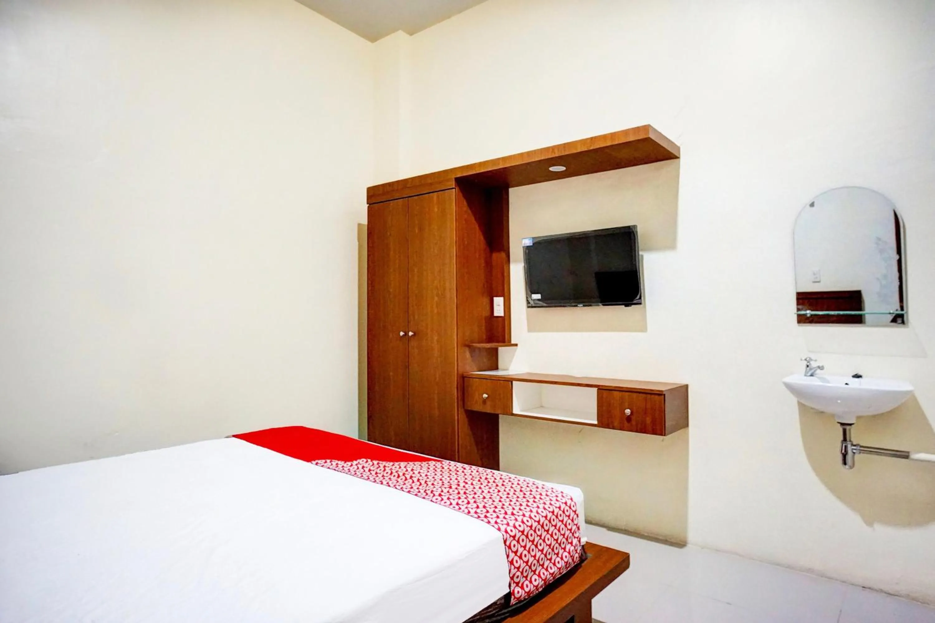 Bedroom, Bed in Hotel O P&g Guest House