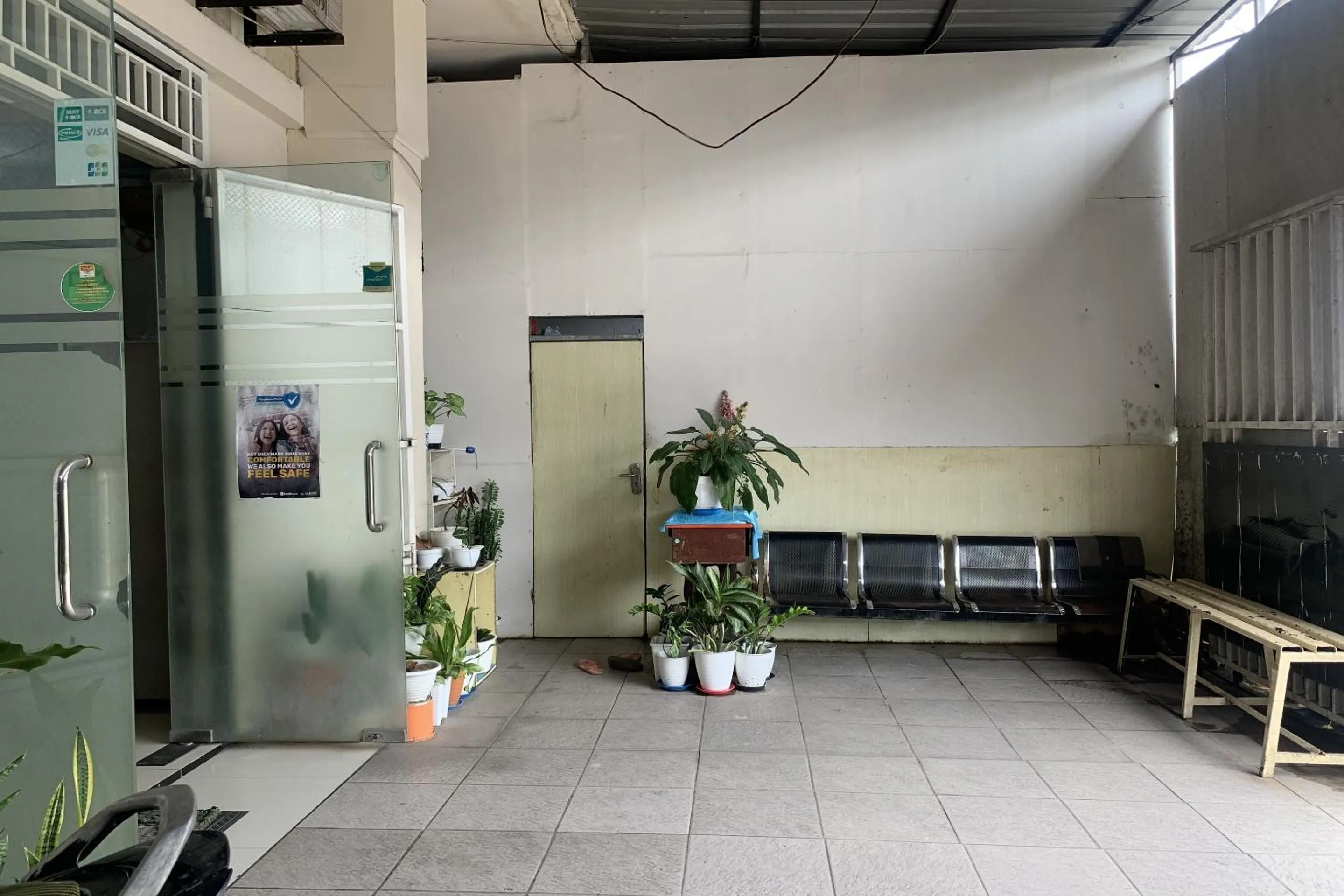 Facade/entrance in Hotel O Pondok Sahabat Vianty Near SDN Kampung Parang