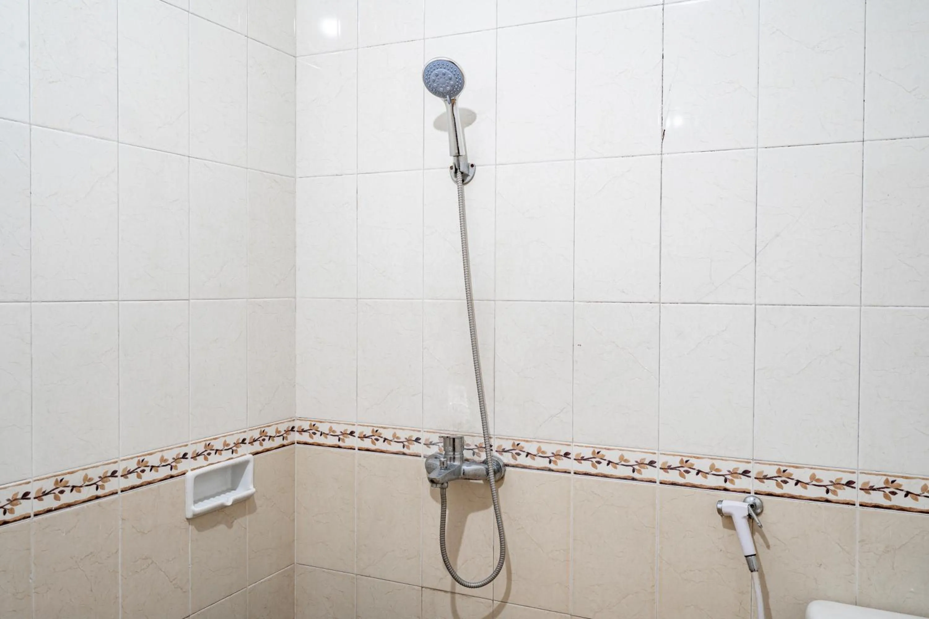 Bathroom in Collection O Tasikmalaya Near Stadium Wiradadaha Formerly Hotel Abadi