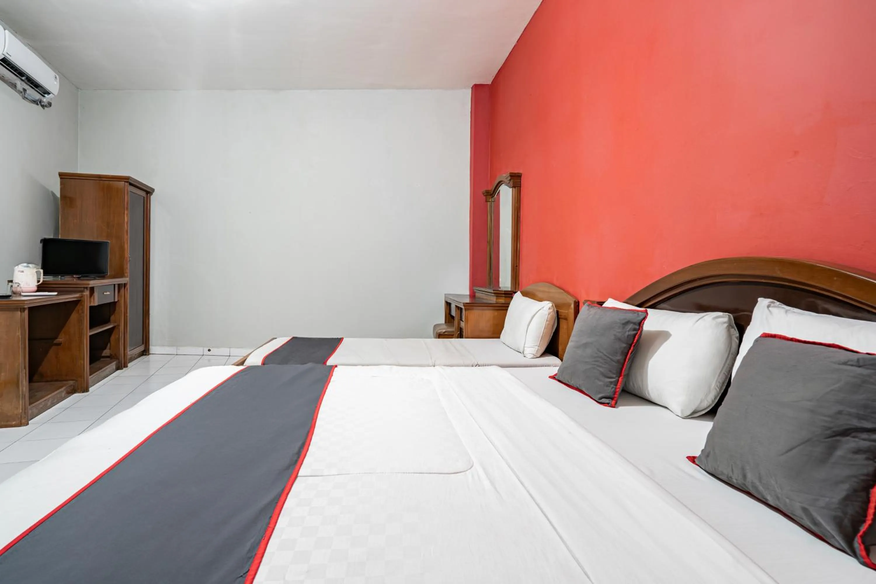 Bedroom, Bed in Collection O Tasikmalaya Near Stadium Wiradadaha Formerly Hotel Abadi