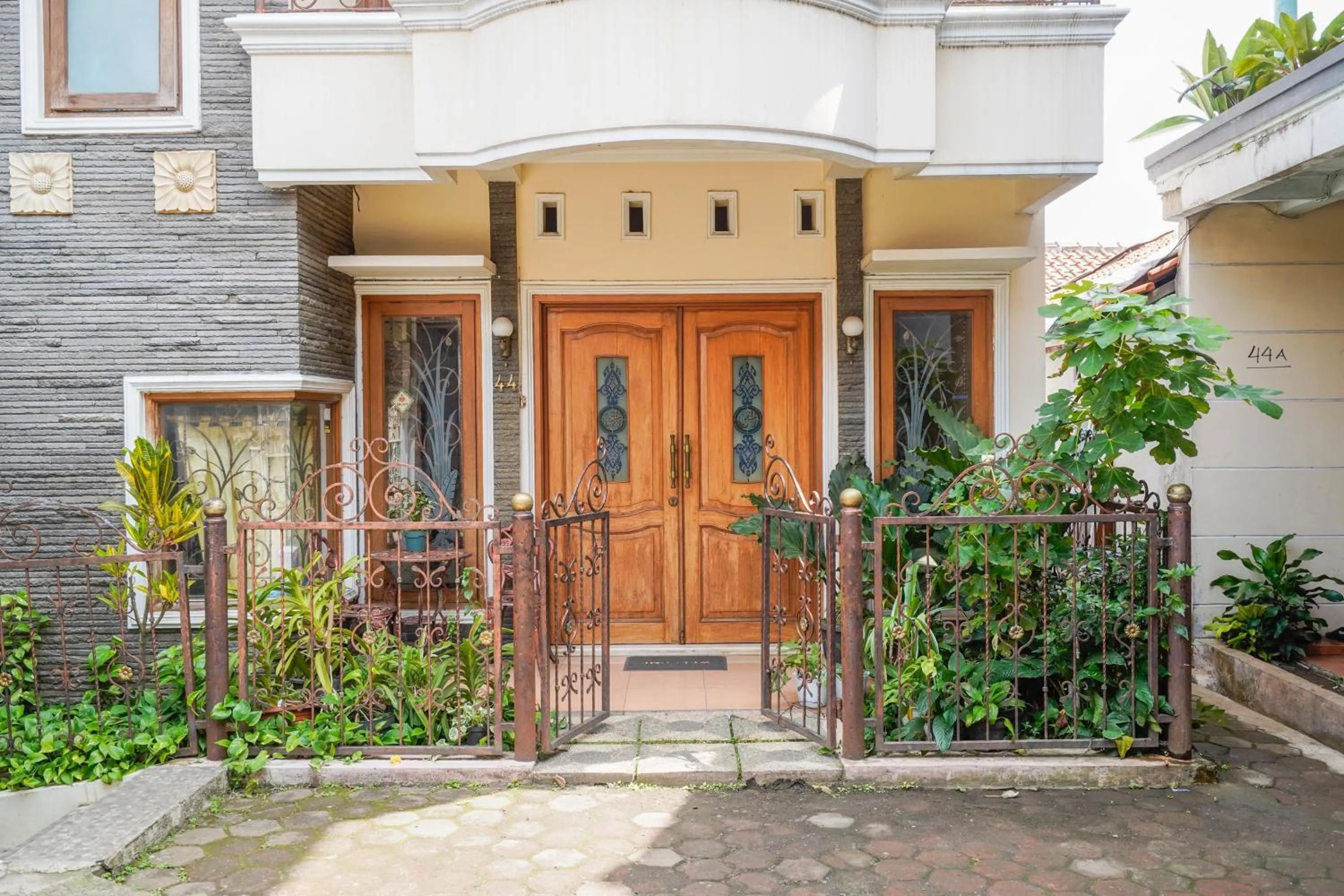 Facade/entrance in OYO 94118 Homestayque Syariah
