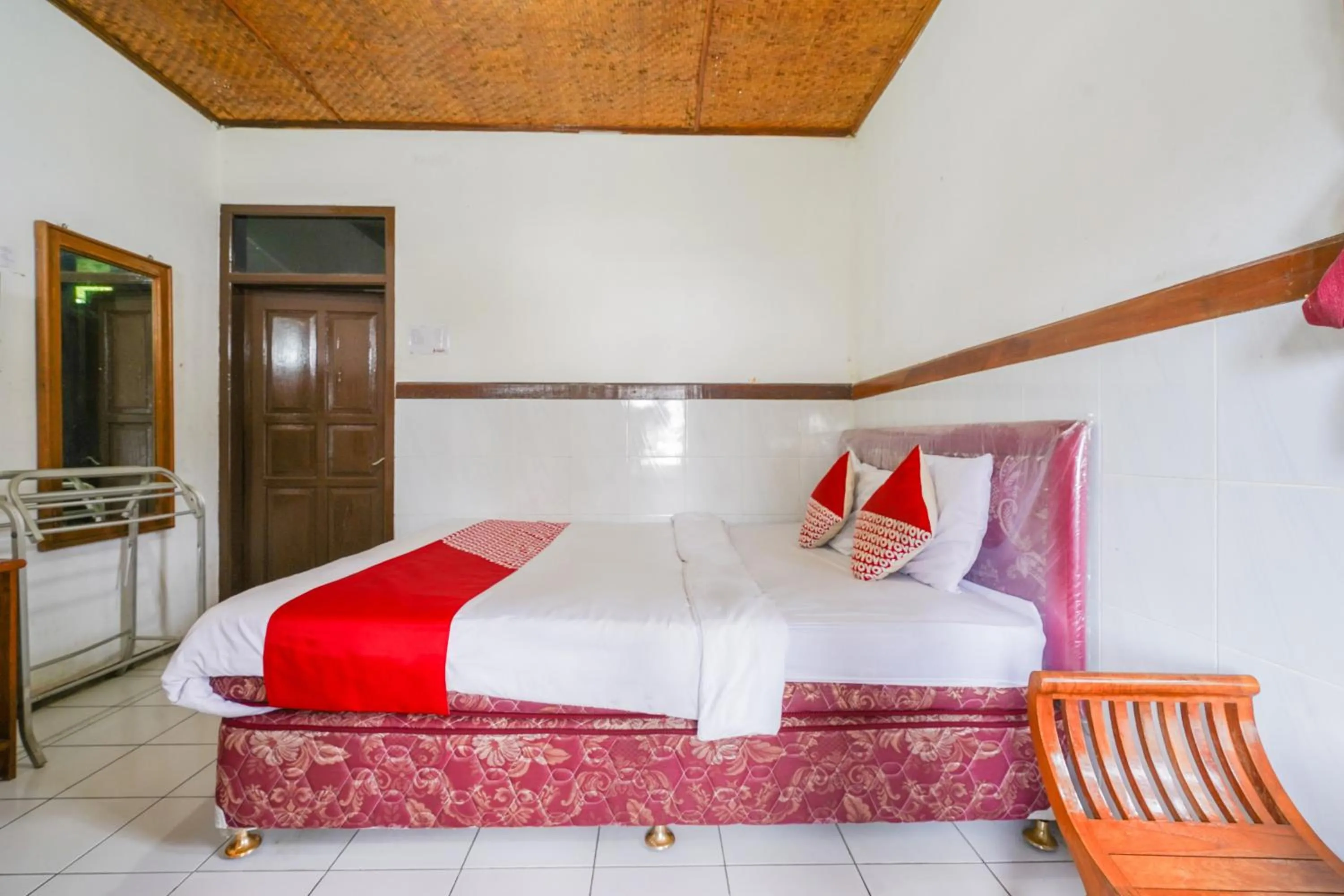 Bedroom, Bed in OYO 94118 Homestayque Syariah