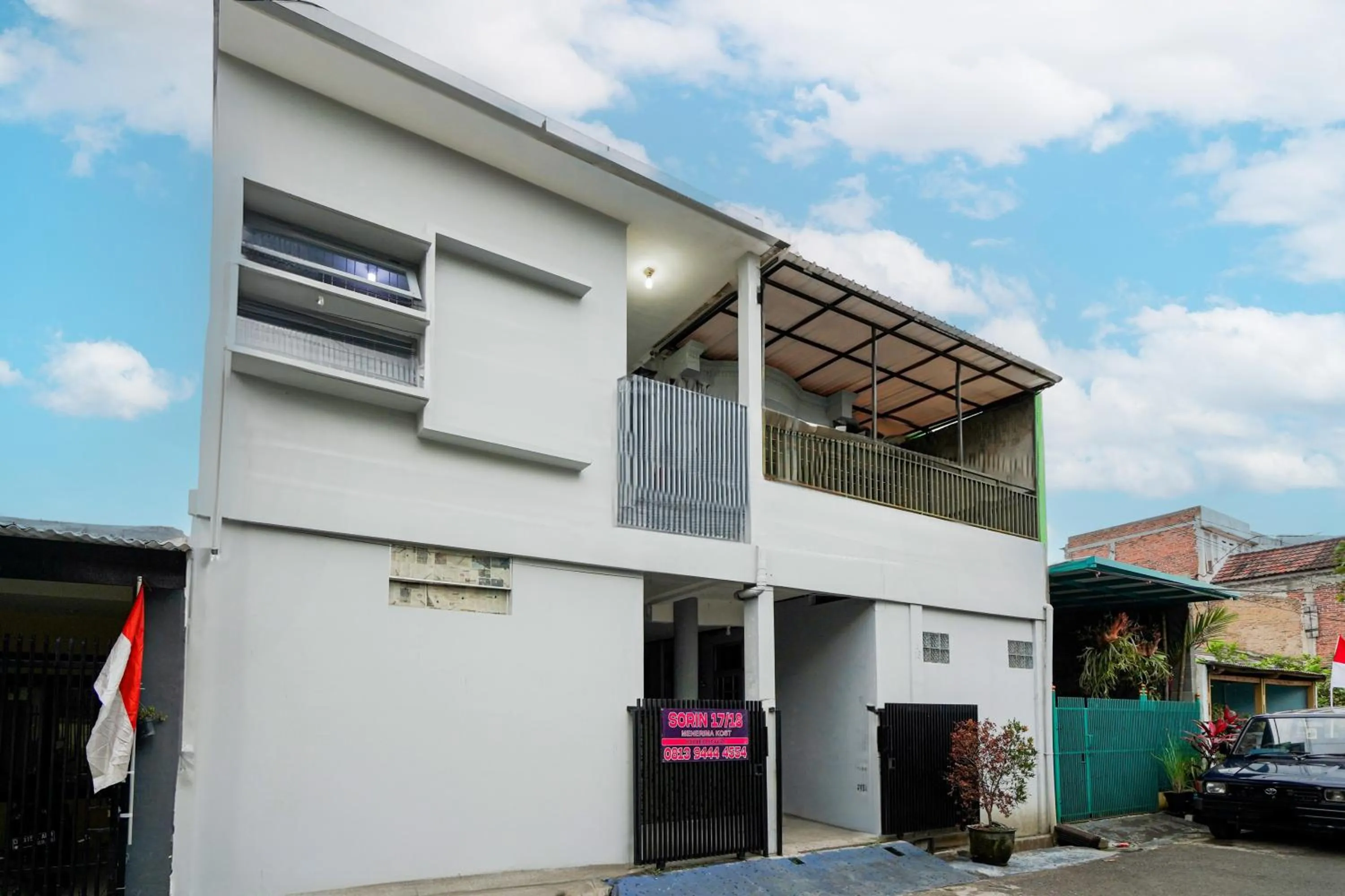 Facade/entrance in Hotel O Pdl Guest House Syariah