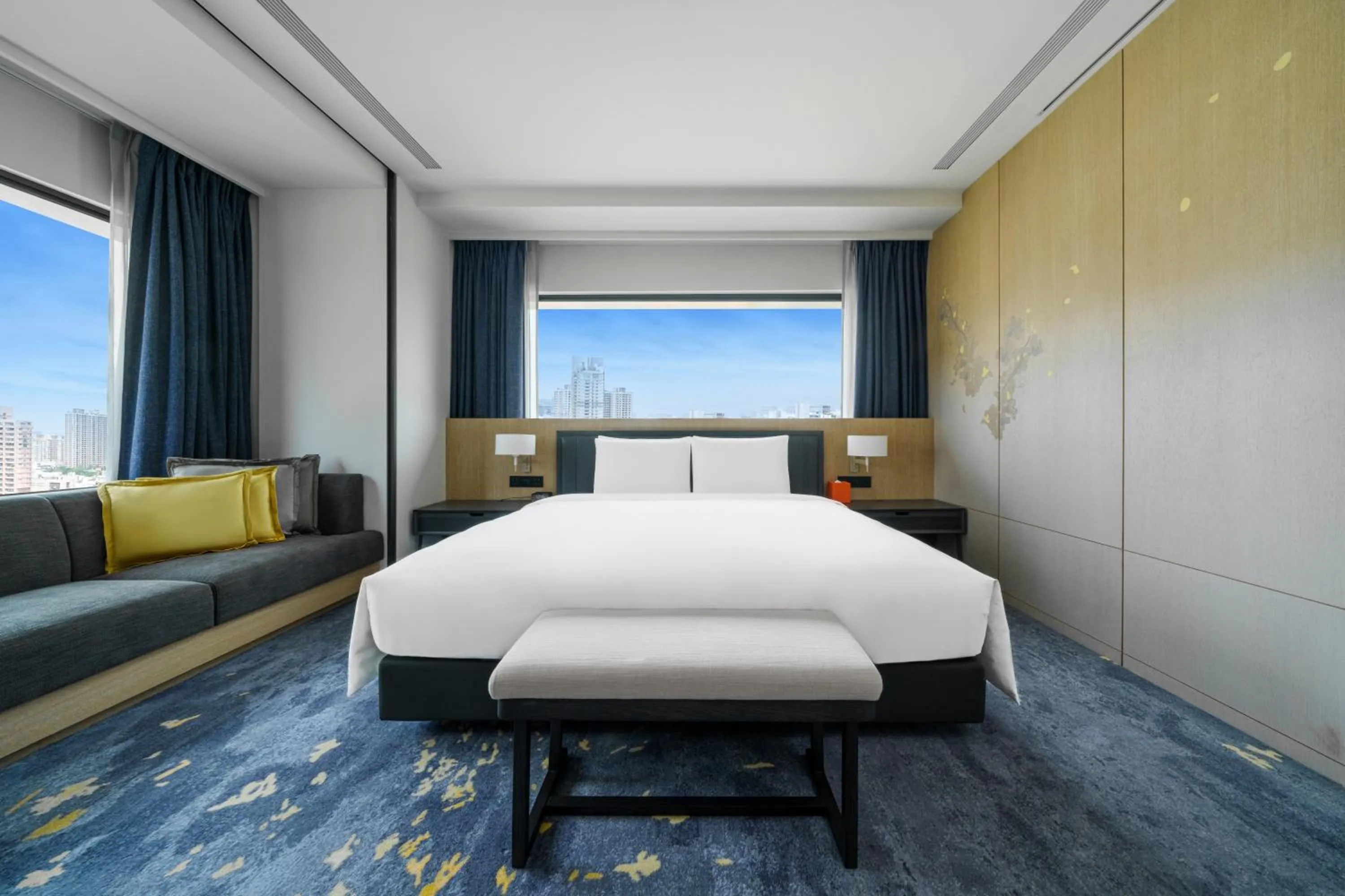 Photo of the whole room, Bed in Hotel Nikko Kaohsiung