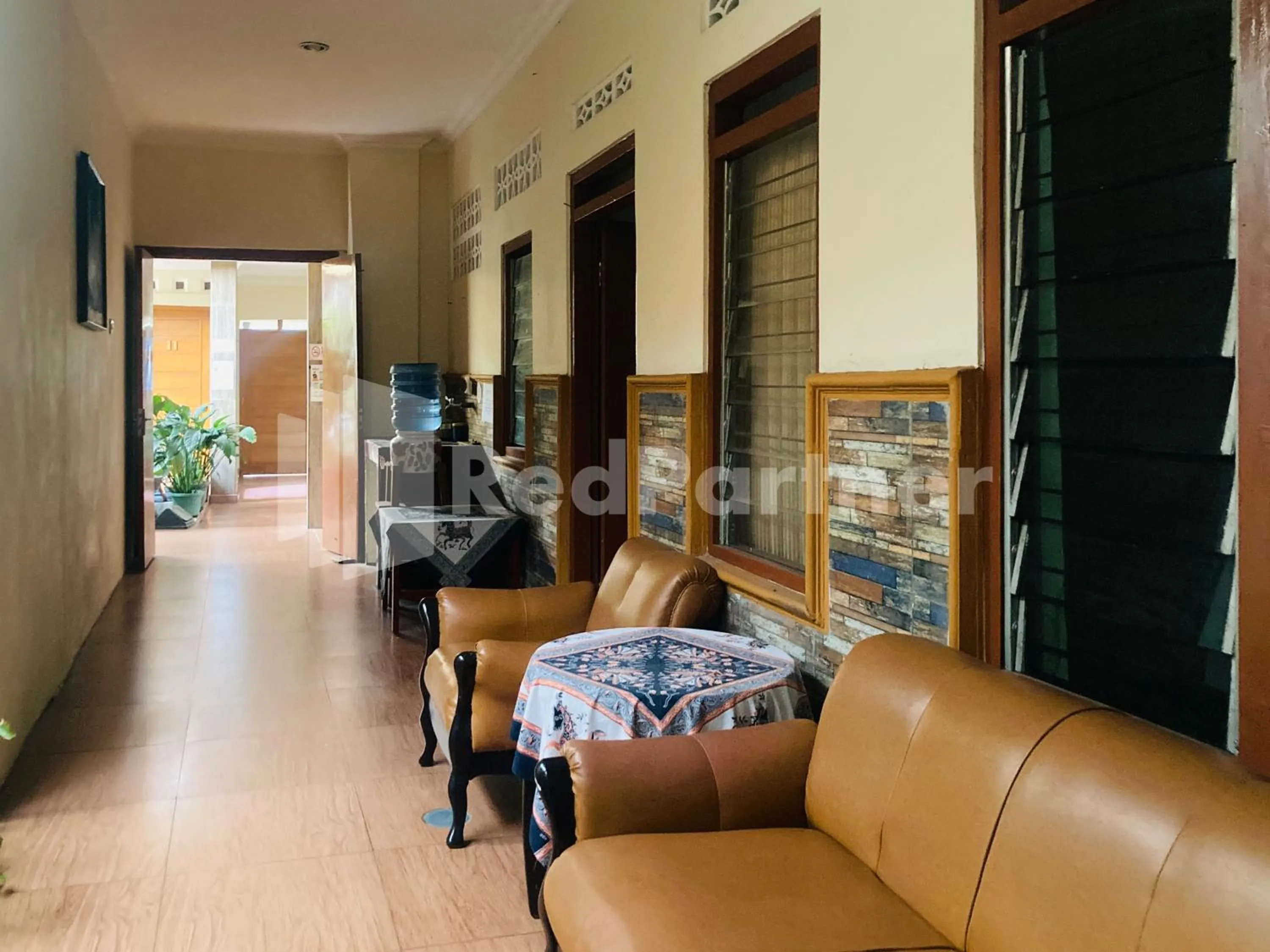 Seating area in Sahil inn Syariah Prawirotaman RedPartner