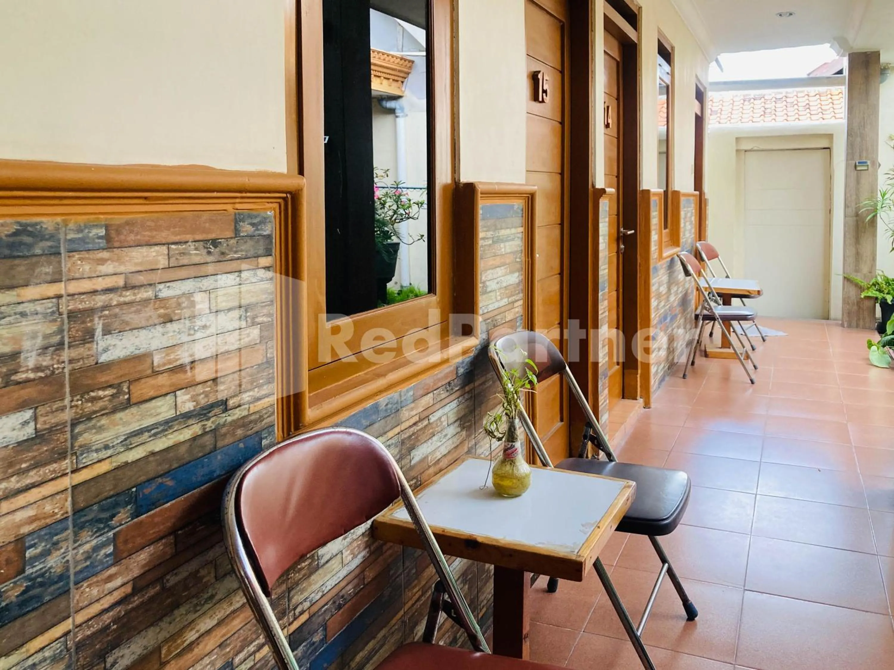 Seating area in Sahil inn Syariah Prawirotaman RedPartner