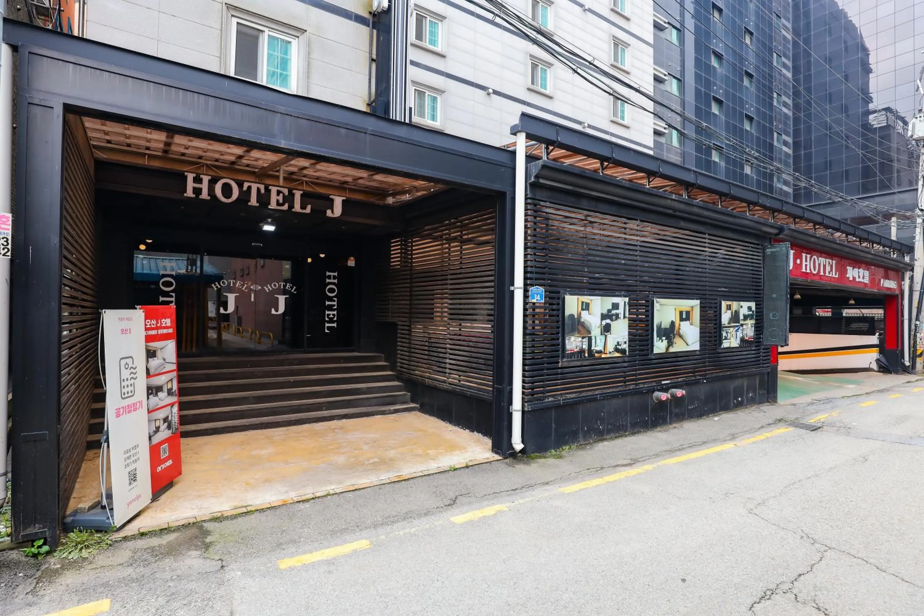 Property building in FromH J Hotel Osan