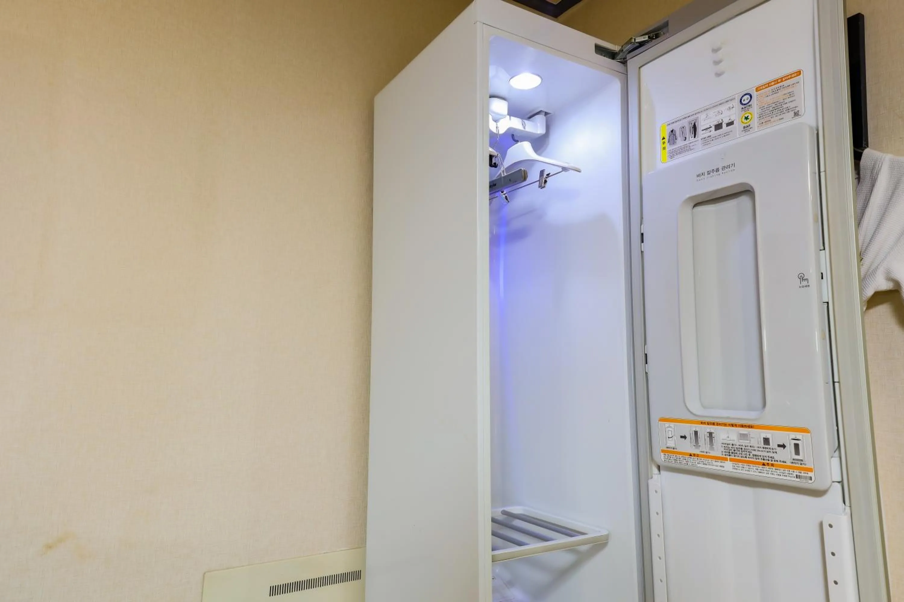 wardrobe in FromH J Hotel Osan