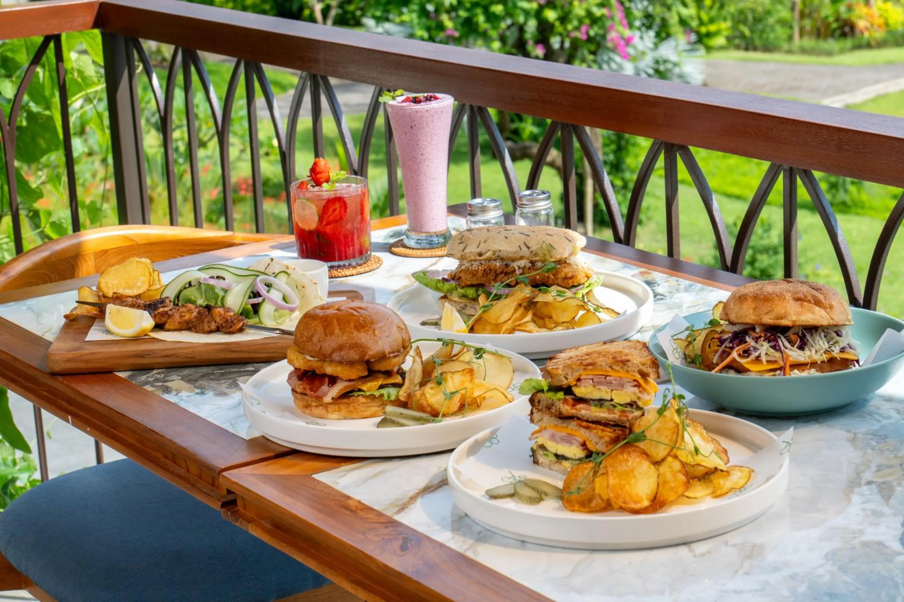 Food and drinks in Arpana Luxury Private Pool Villas