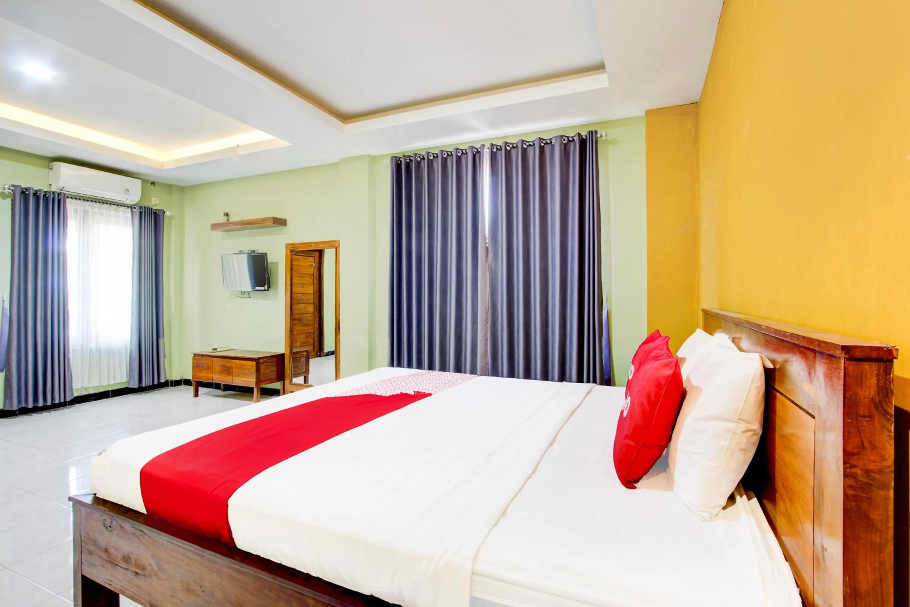 Bedroom, Bed in Hotel O Penginapan Viki Syariah
