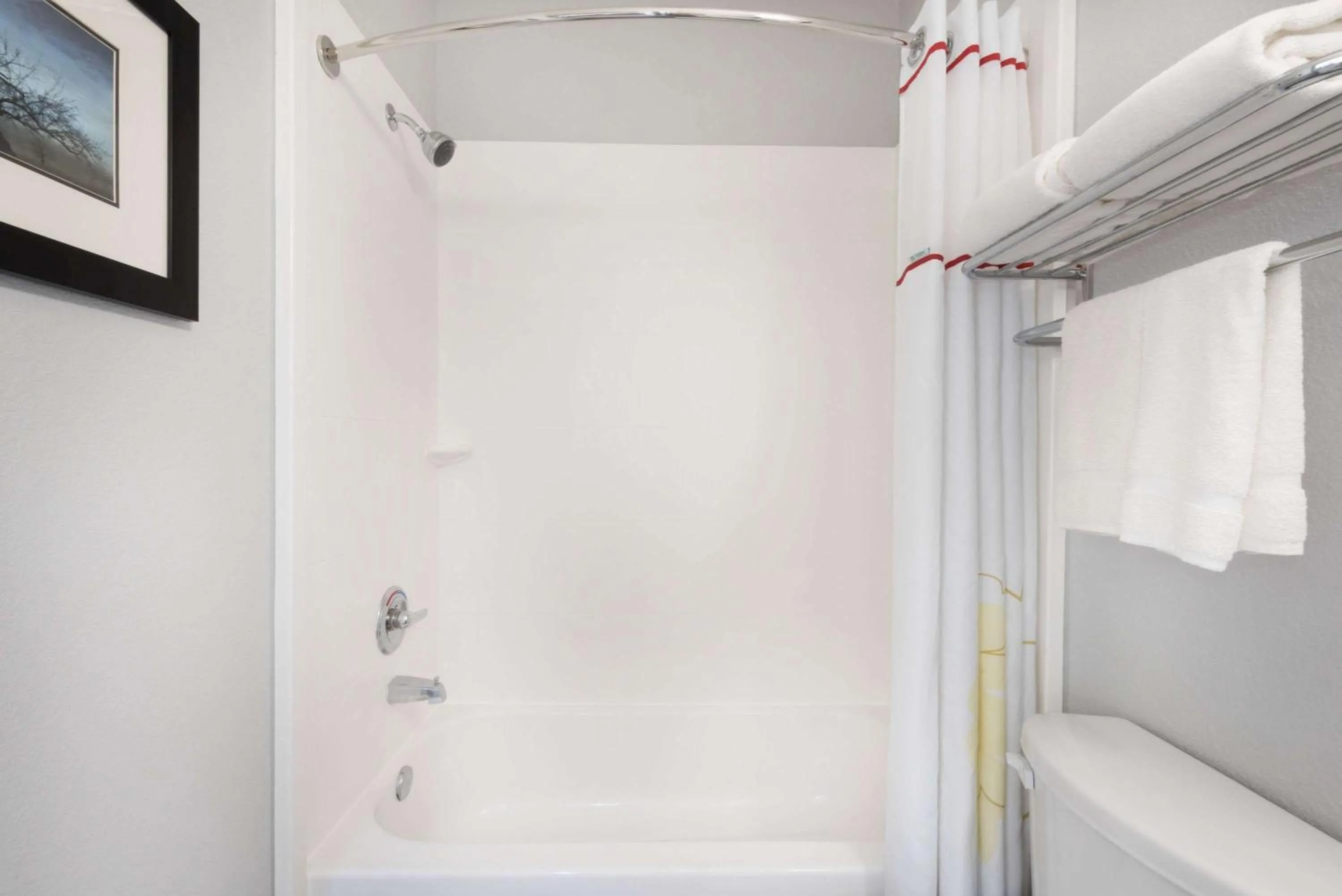 Bathroom in Hawthorn Extended Stay by Wyndham Midland