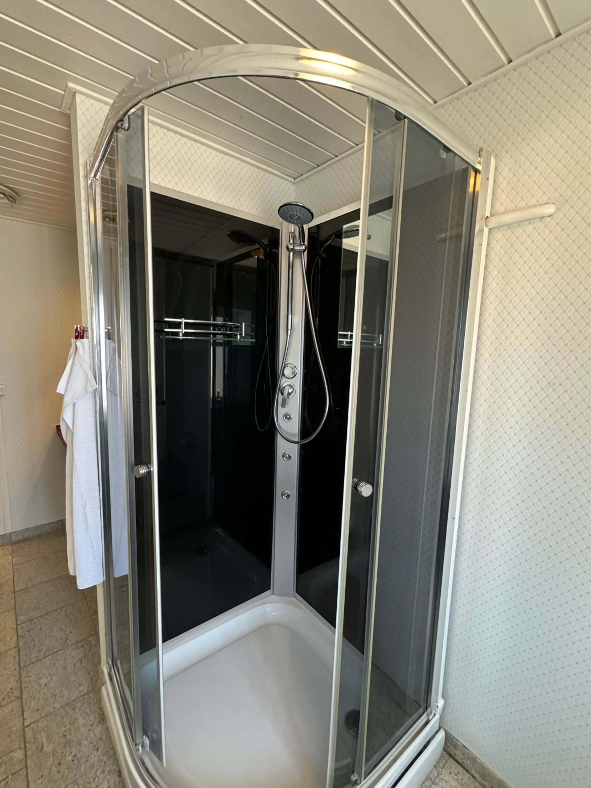 Shower in Rold Gl Kro