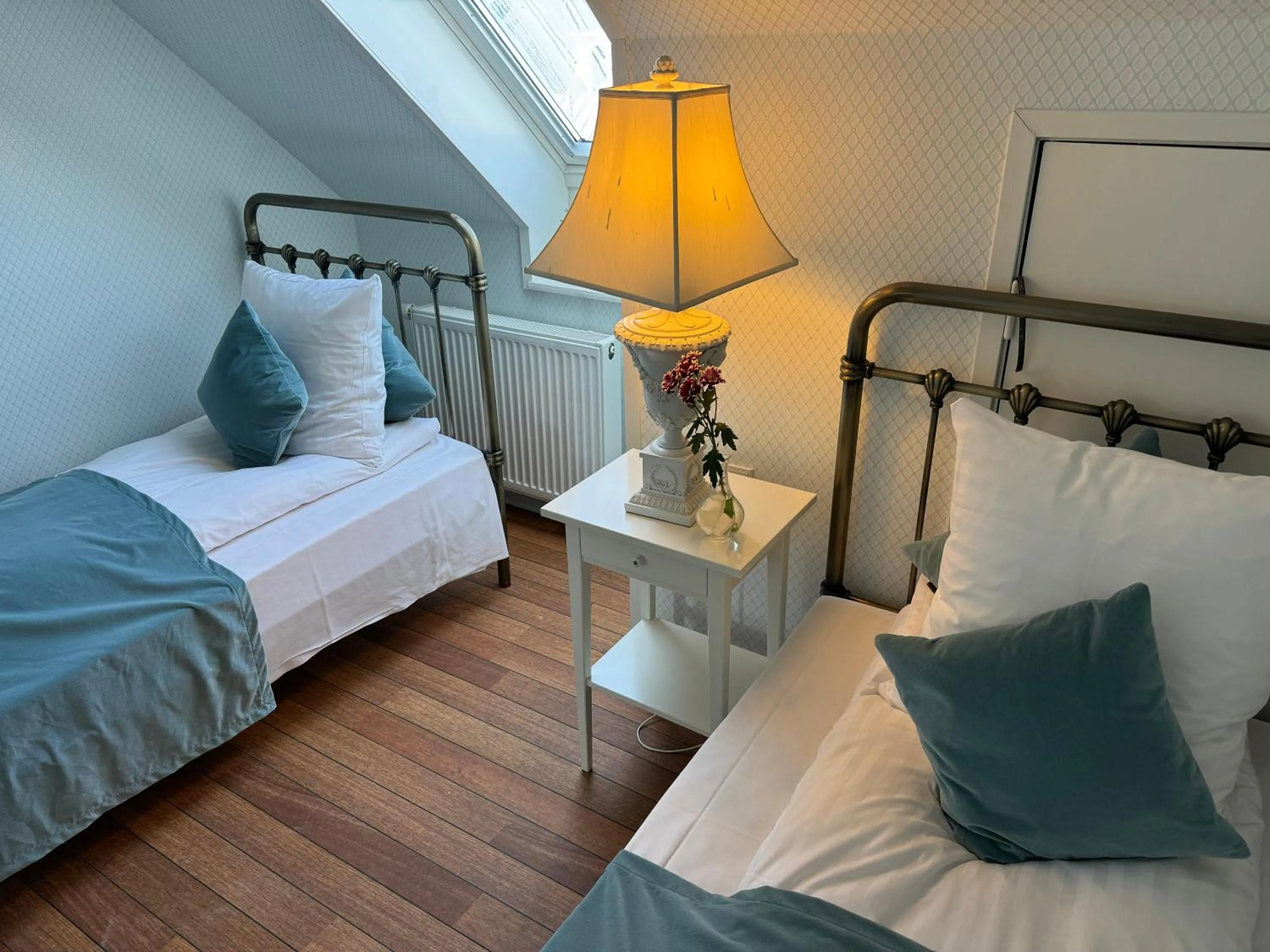 Bedroom, Bed in Rold Gl Kro