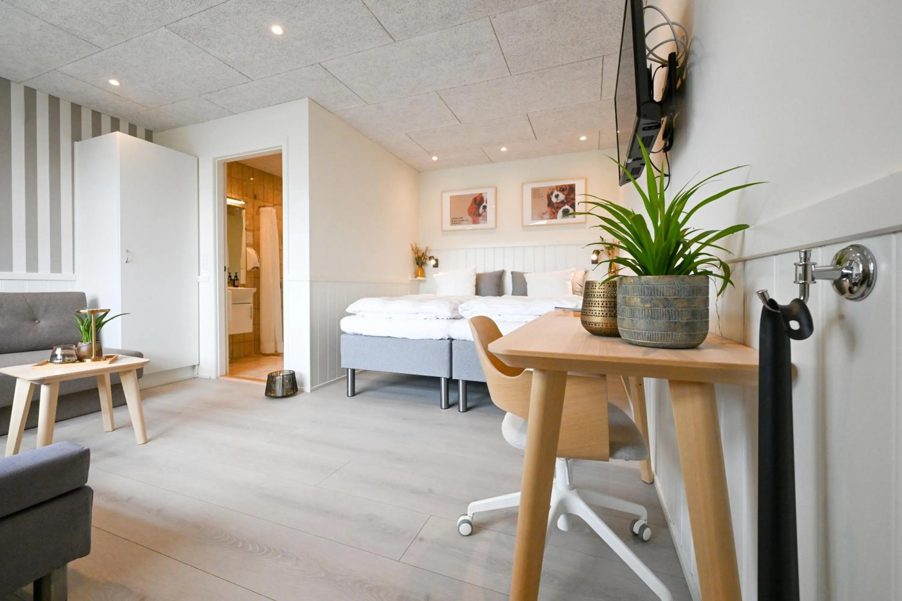 Bedroom, Bed in Rold Gl Kro