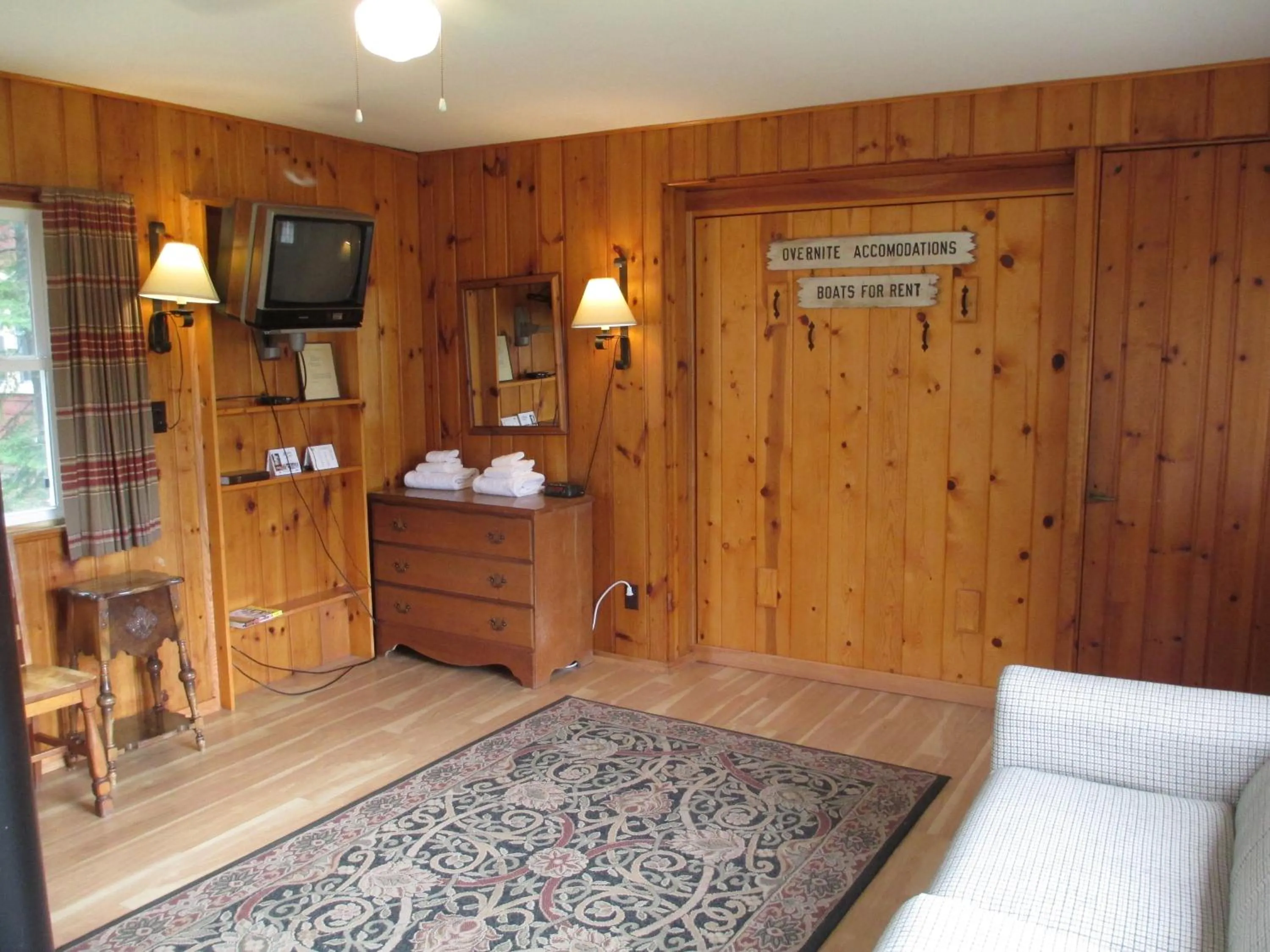 Living room, Bed in Holiday Acres Resort