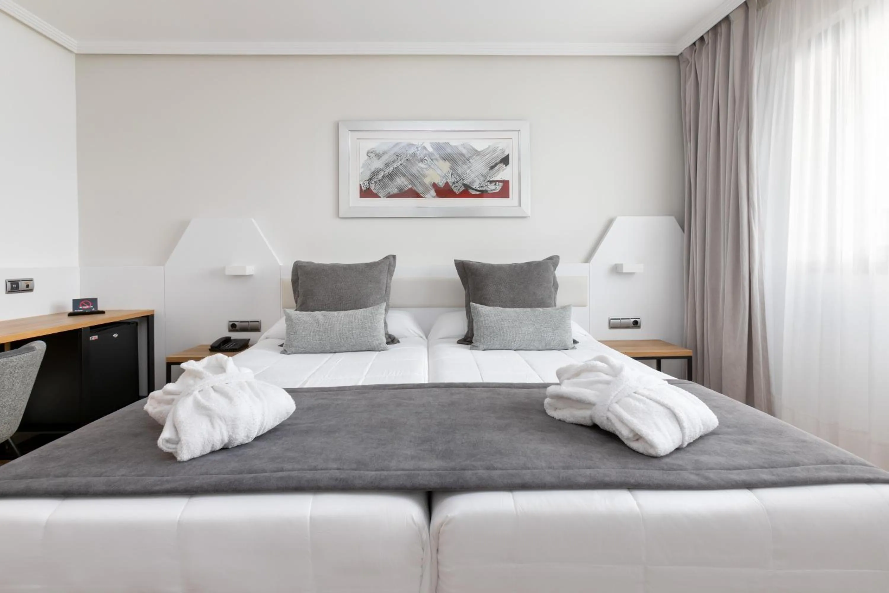 Photo of the whole room, Bed in Alexandre FrontAir Congress