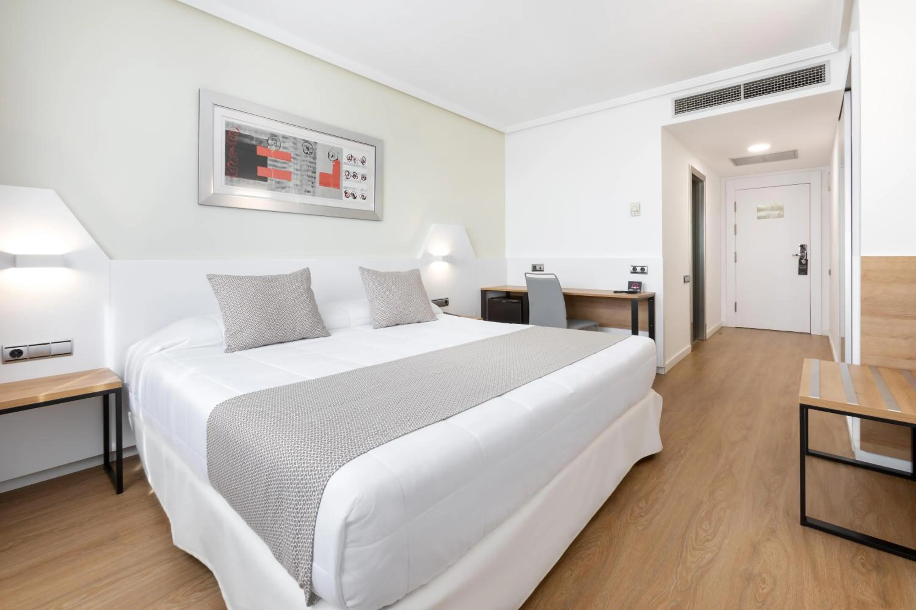 Photo of the whole room, Bed in Alexandre FrontAir Congress