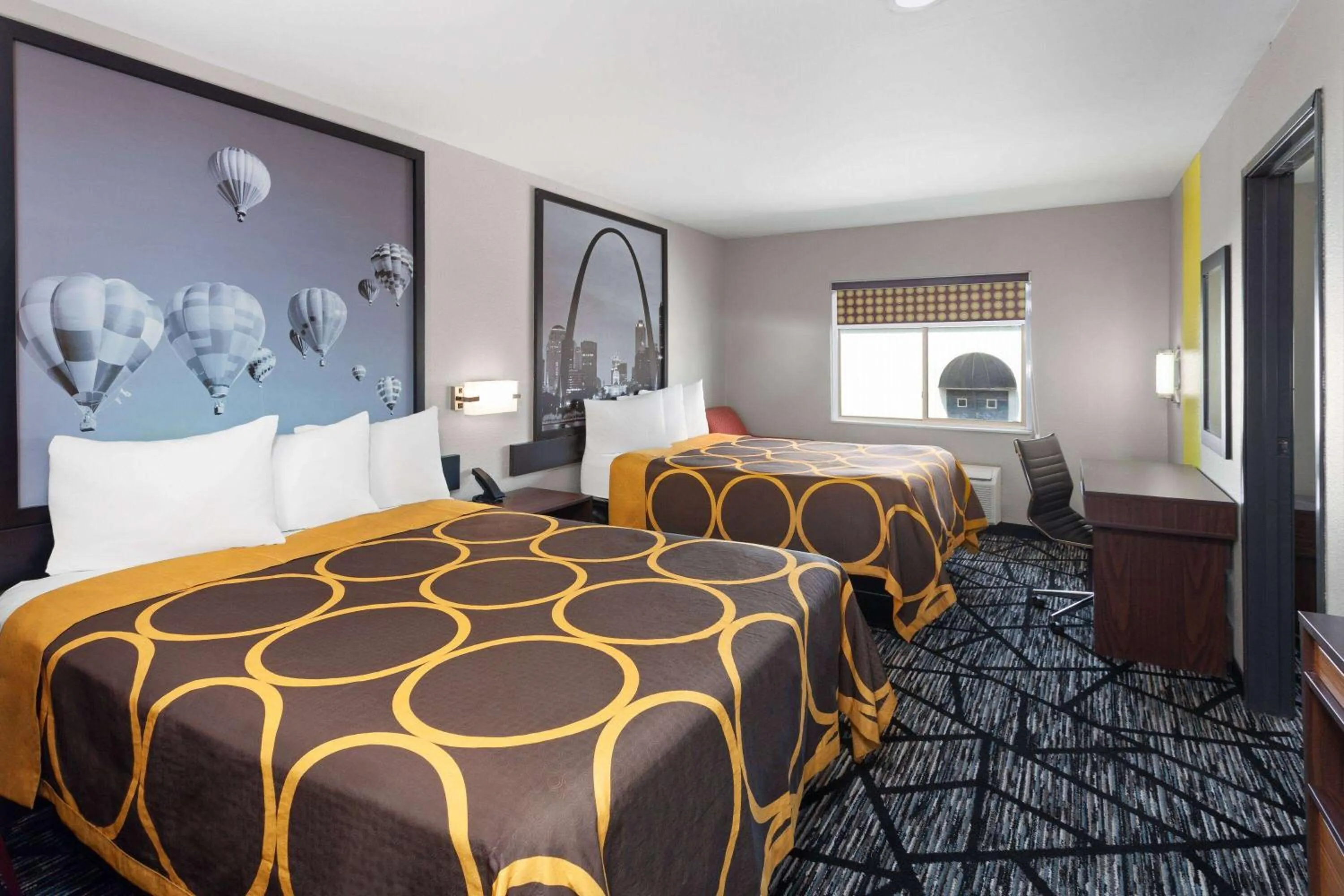 Photo of the whole room, Bed in Super 8 by Wyndham Olney