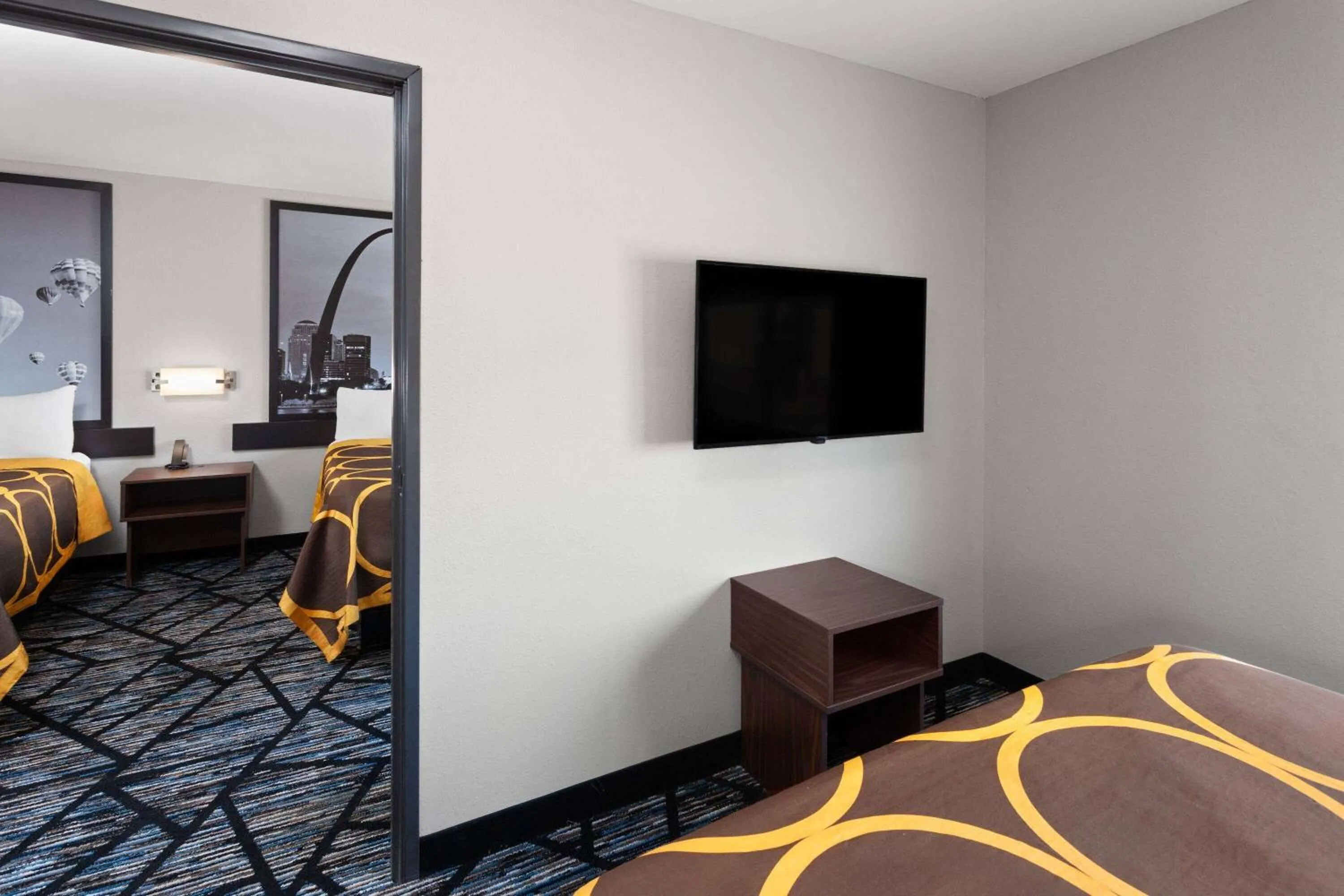 Photo of the whole room, Bed in Super 8 by Wyndham Olney