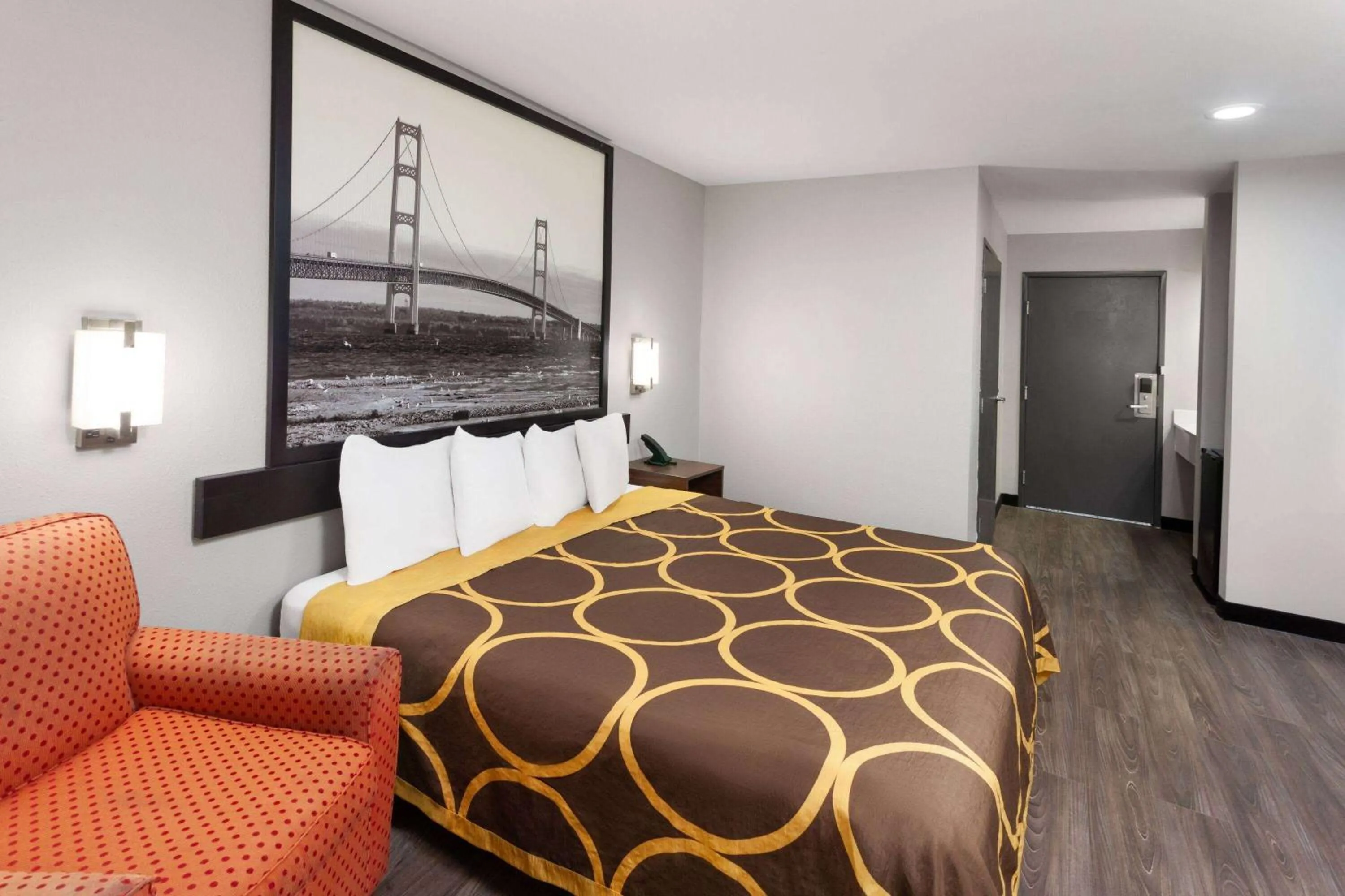 Photo of the whole room, Bed in Super 8 by Wyndham Olney