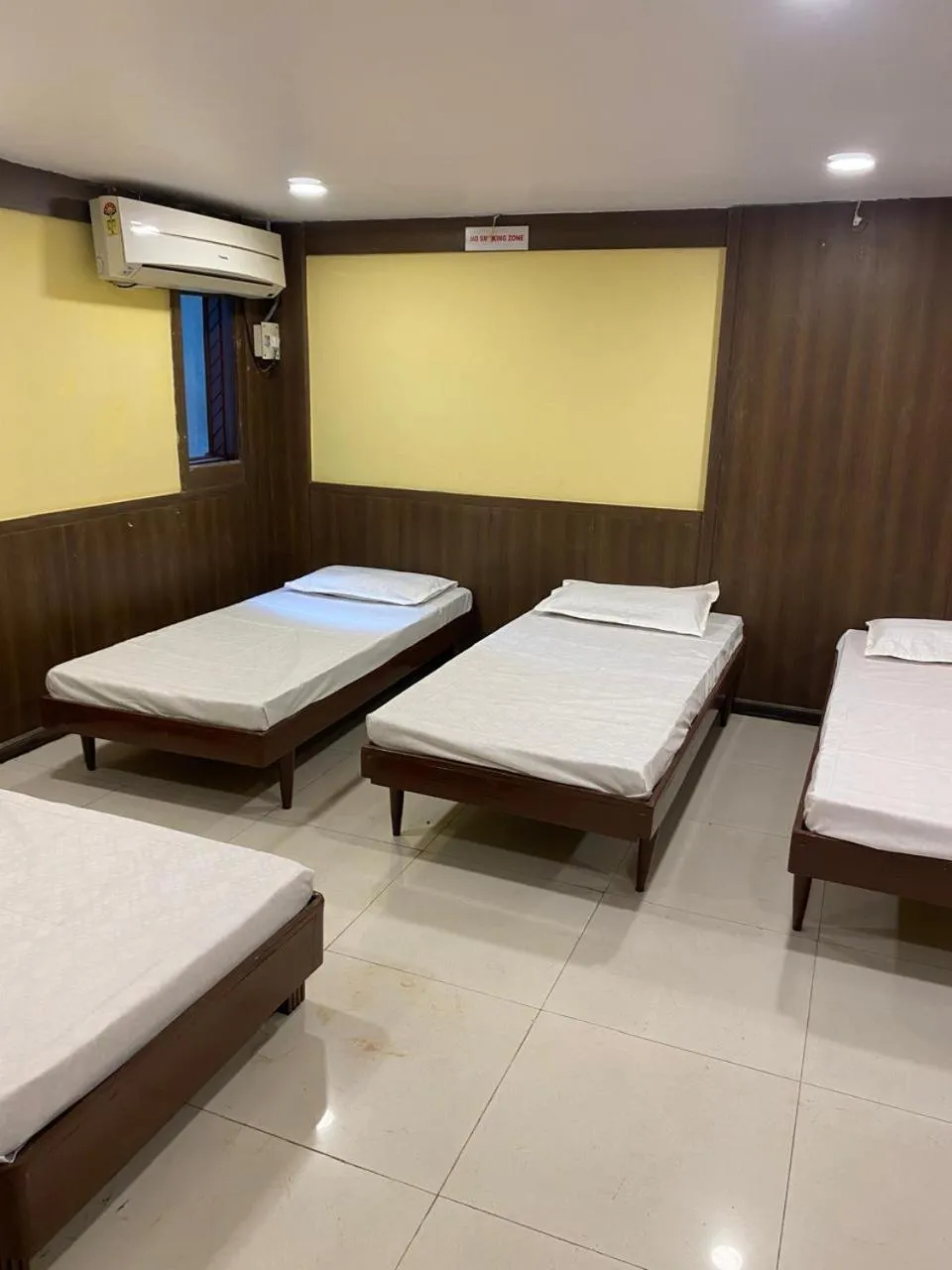 Bed in Hotel Skylark