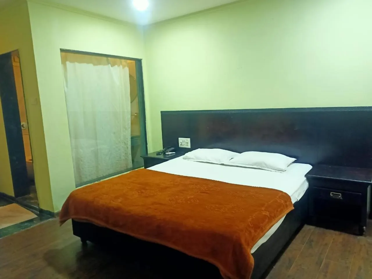 Bed in Hotel Skylark