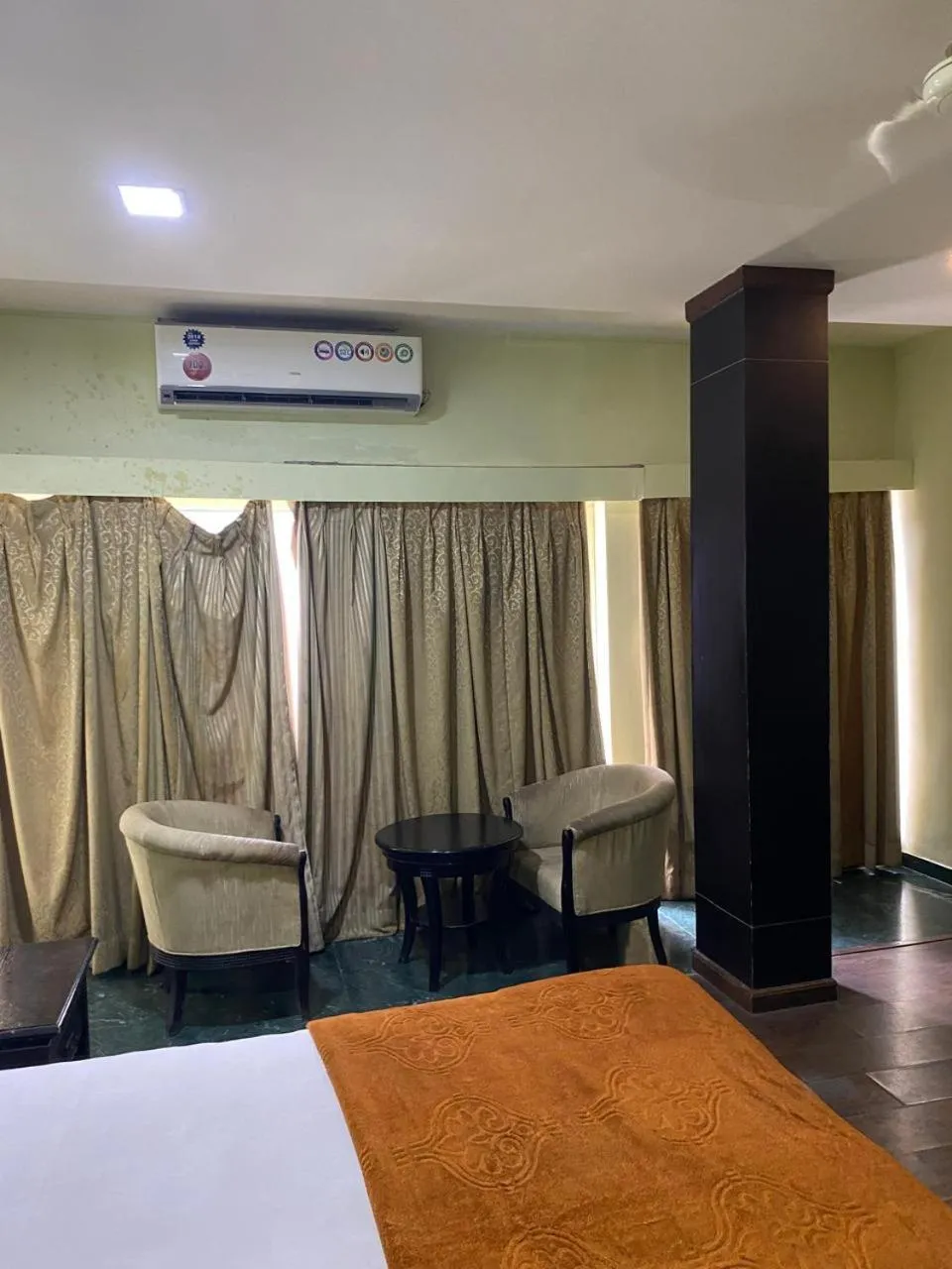 Bed in Hotel Skylark