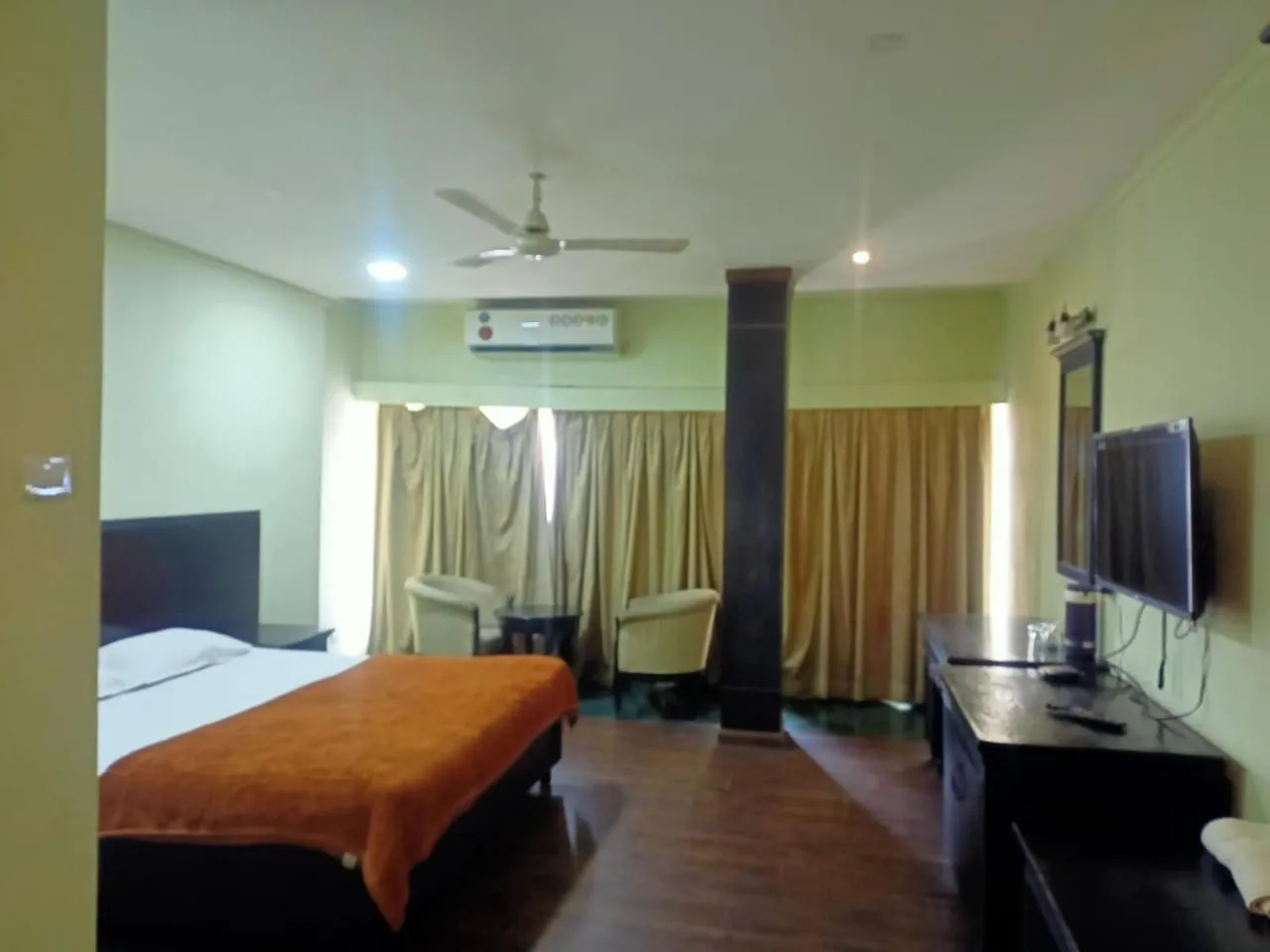 Bed in Hotel Skylark