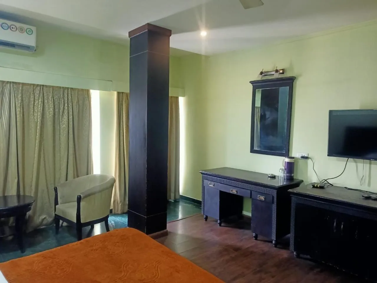 Bed in Hotel Skylark