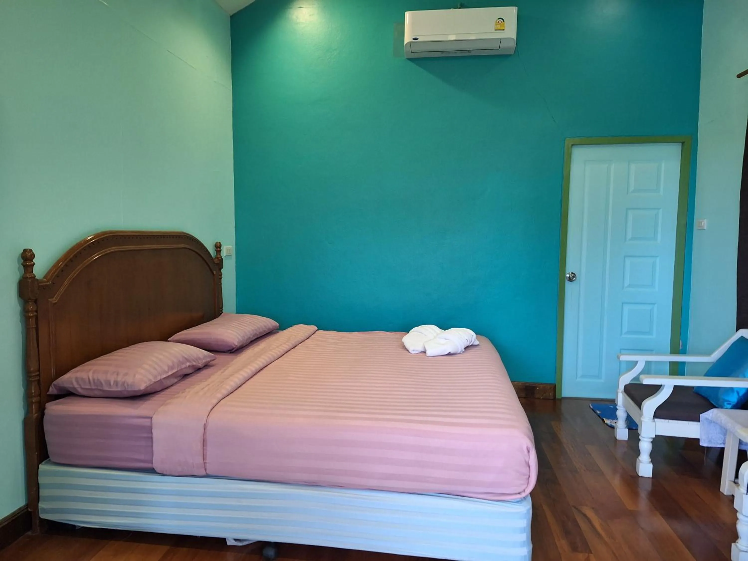 Bed in Baanrak amphawa homestay