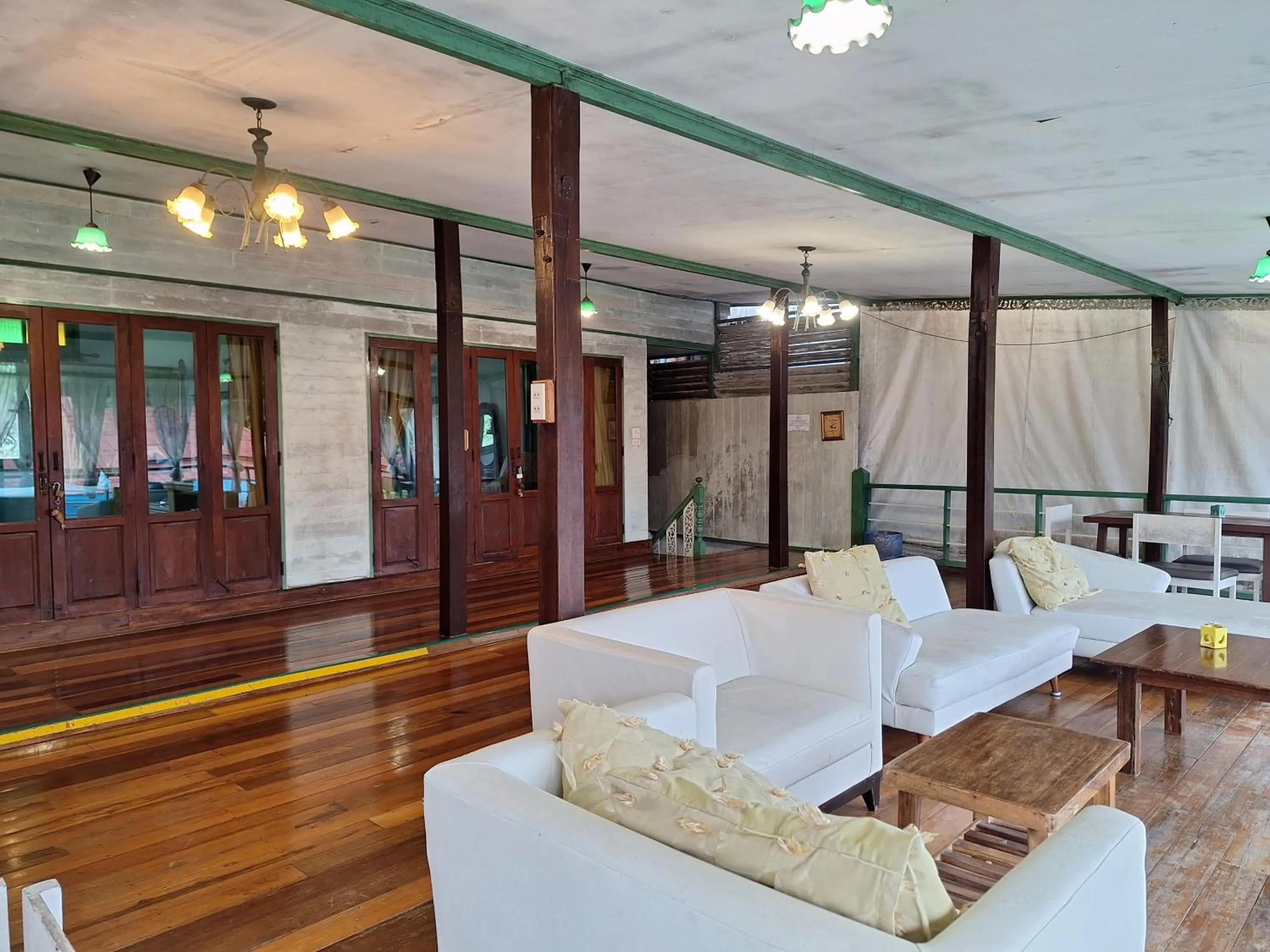 Baanrak amphawa homestay