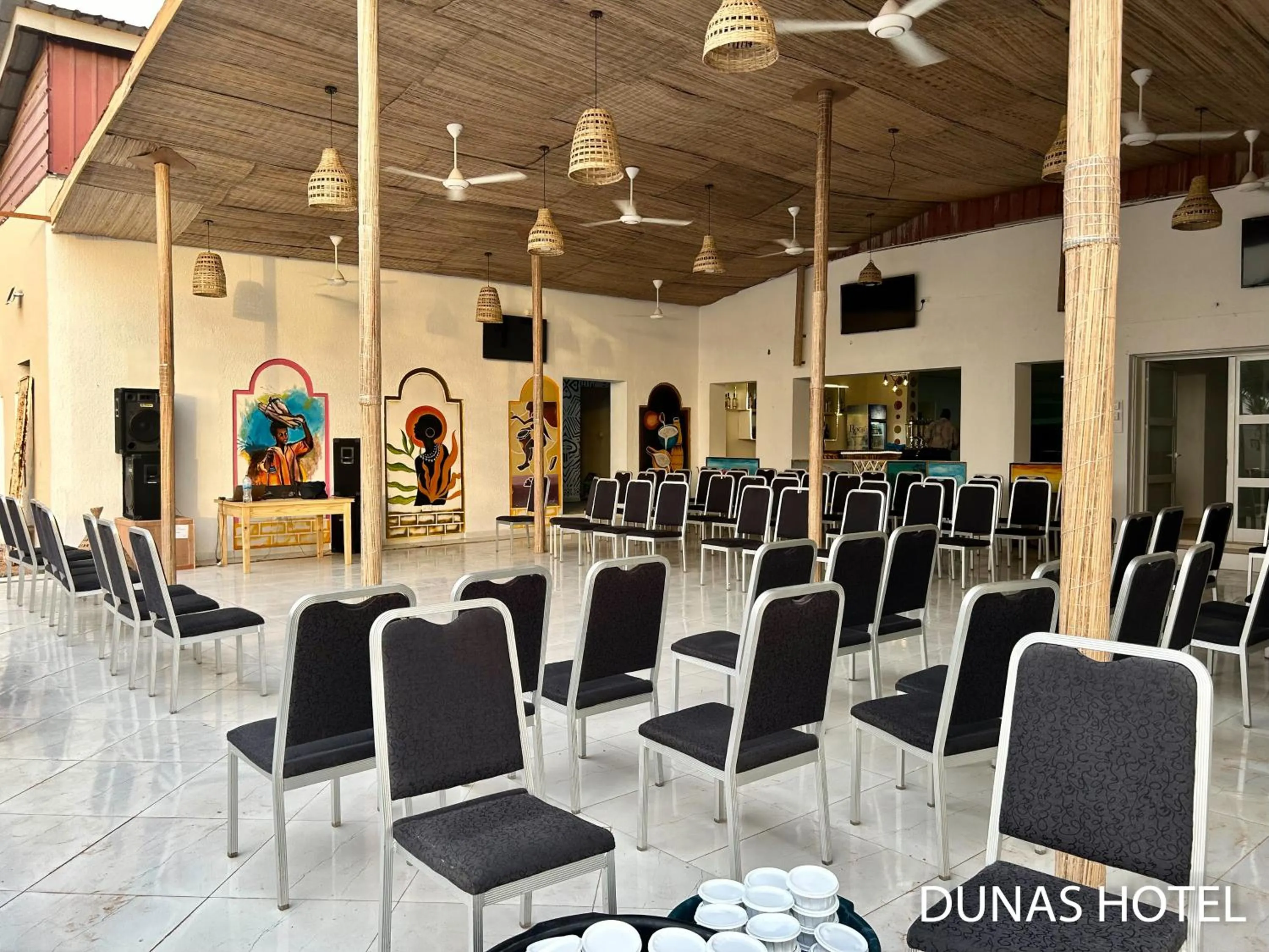 Communal lounge/ TV room in Dunas Boutique Hotel