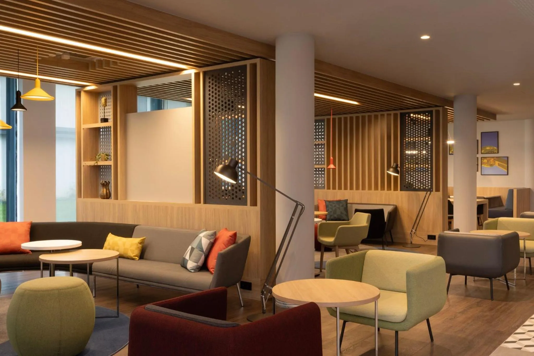 Lounge or bar in Holiday Inn Express Brussels - Airport by IHG