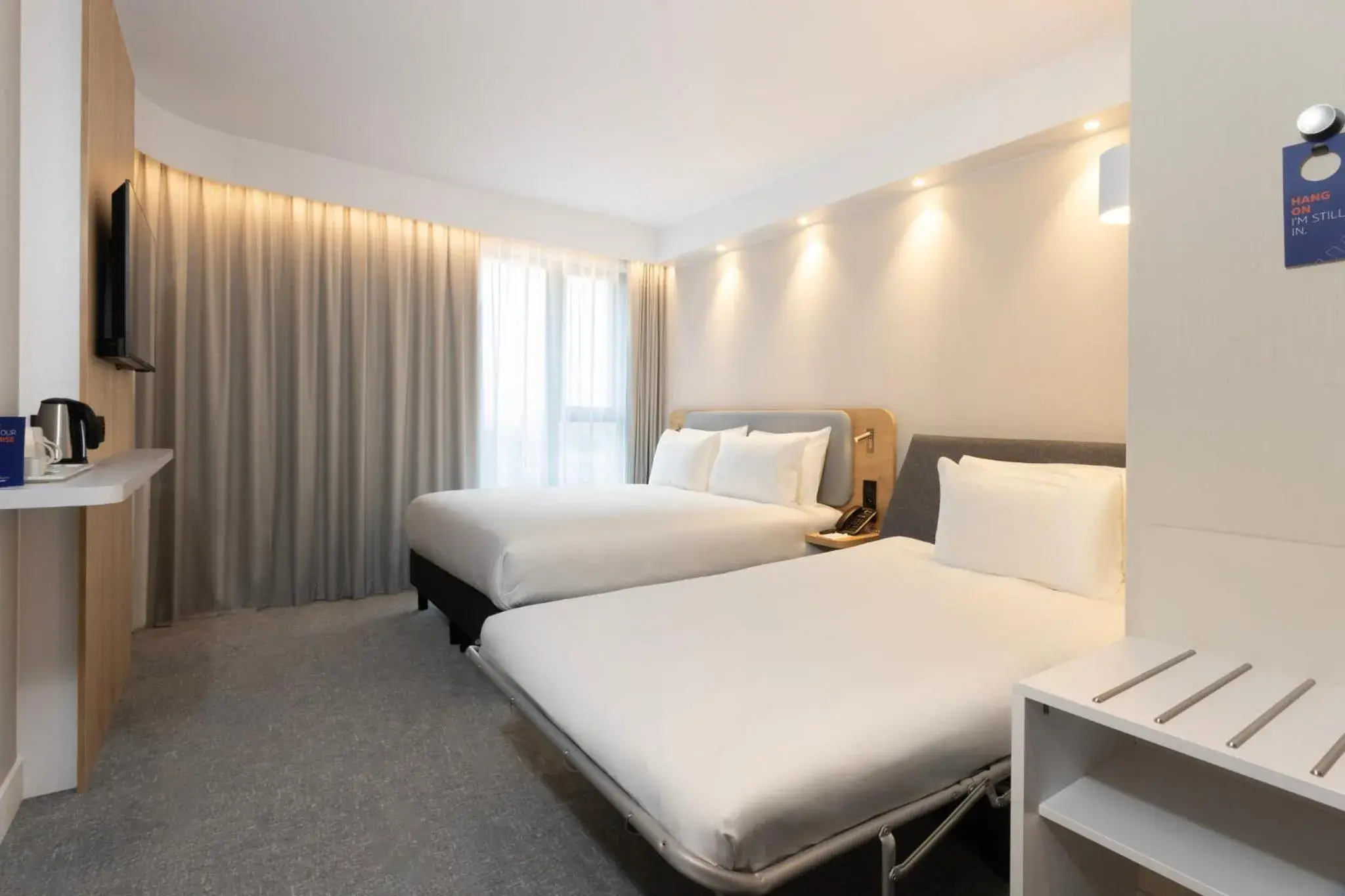 Standard Queen Room with Single Sofa Bed - Free Breakfast in Holiday Inn Express Brussels - Airport by IHG Standard Queen Room with Single Sofa Bed - Free Breakfast in Holiday Inn Express Brussels - Airport by IHG