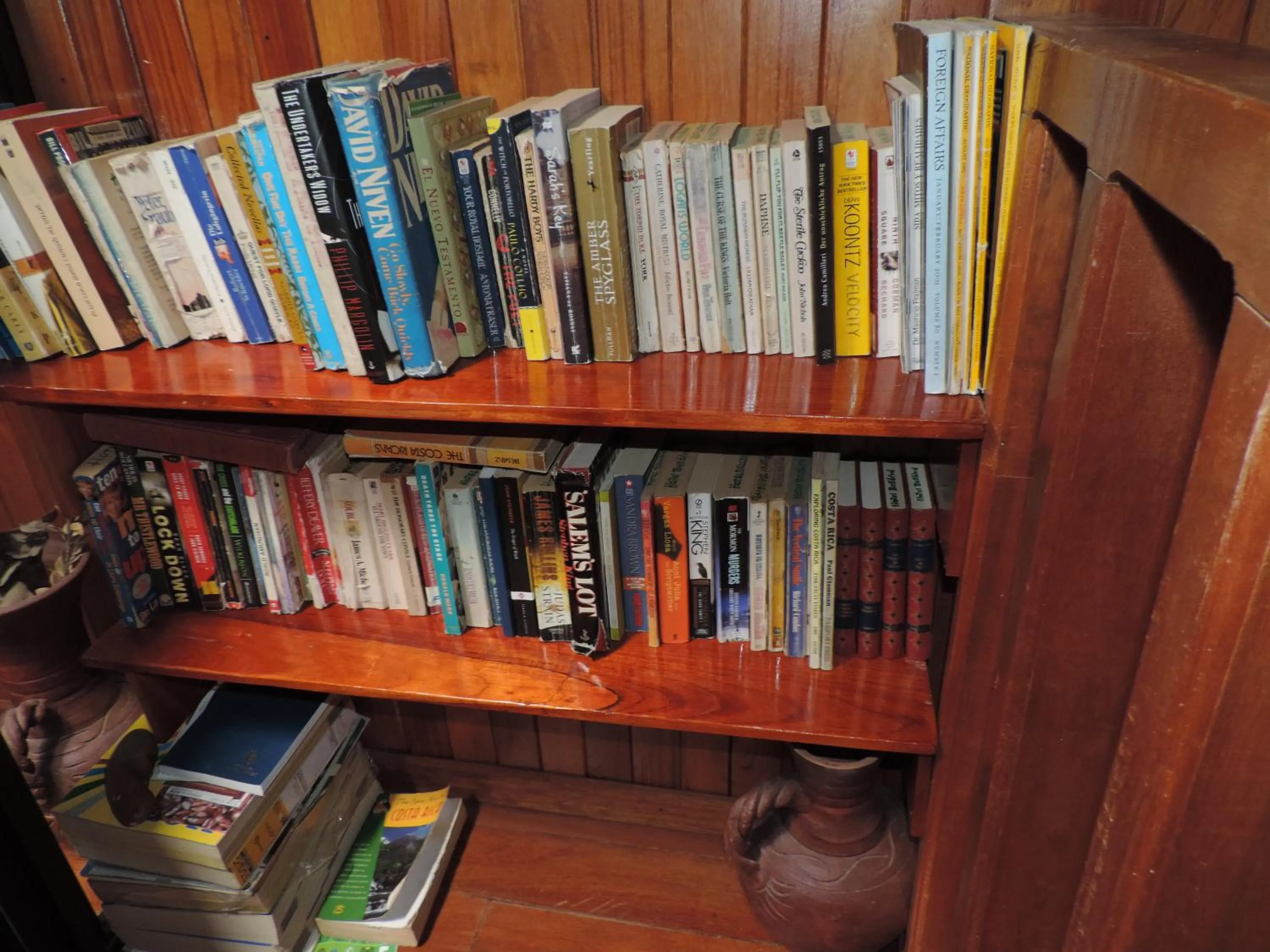 Library in Hotel Bell Bird