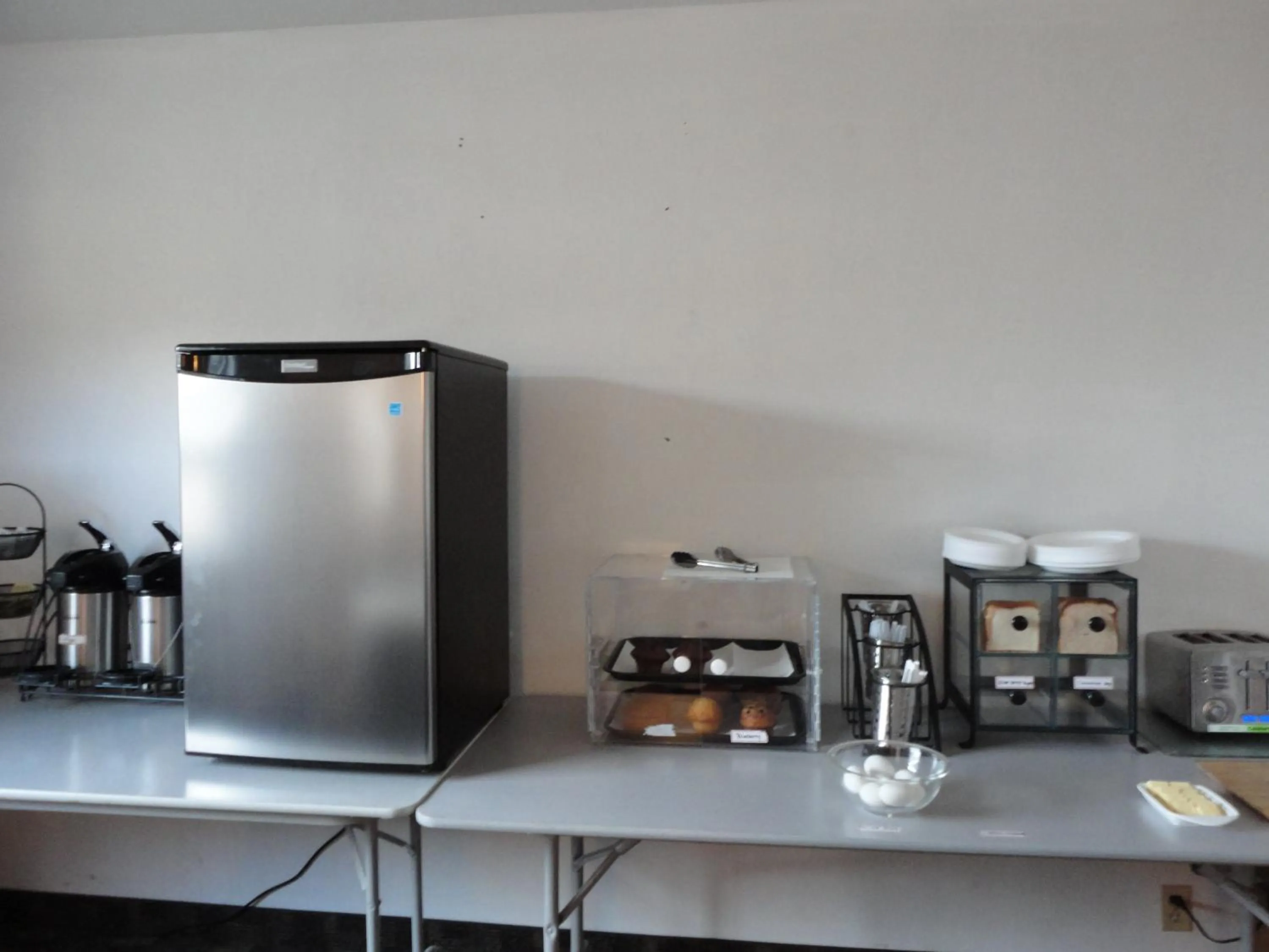 Restaurant/places to eat in South Hill Motor Inn