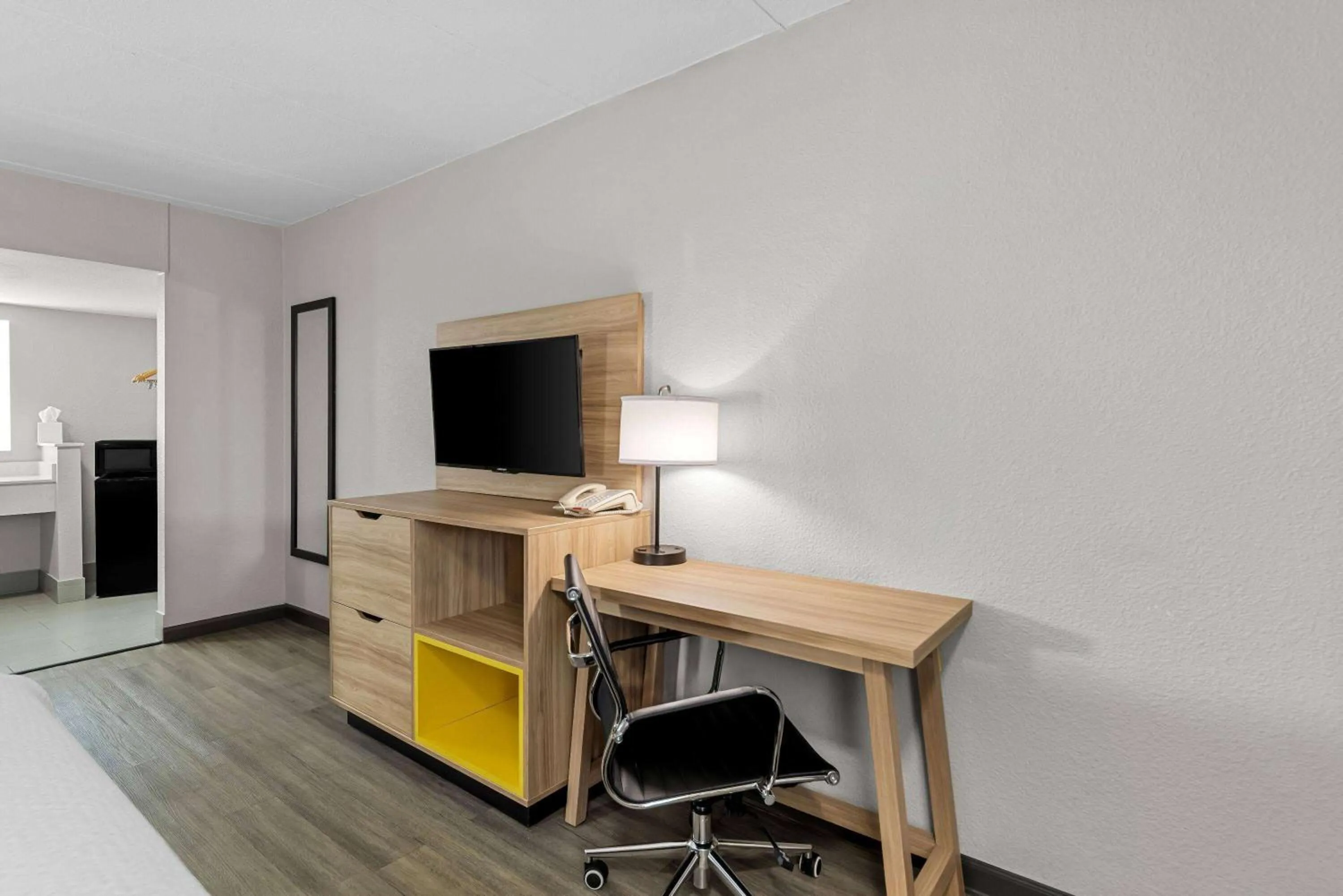 Bed in Days Inn by Wyndham Gainesville