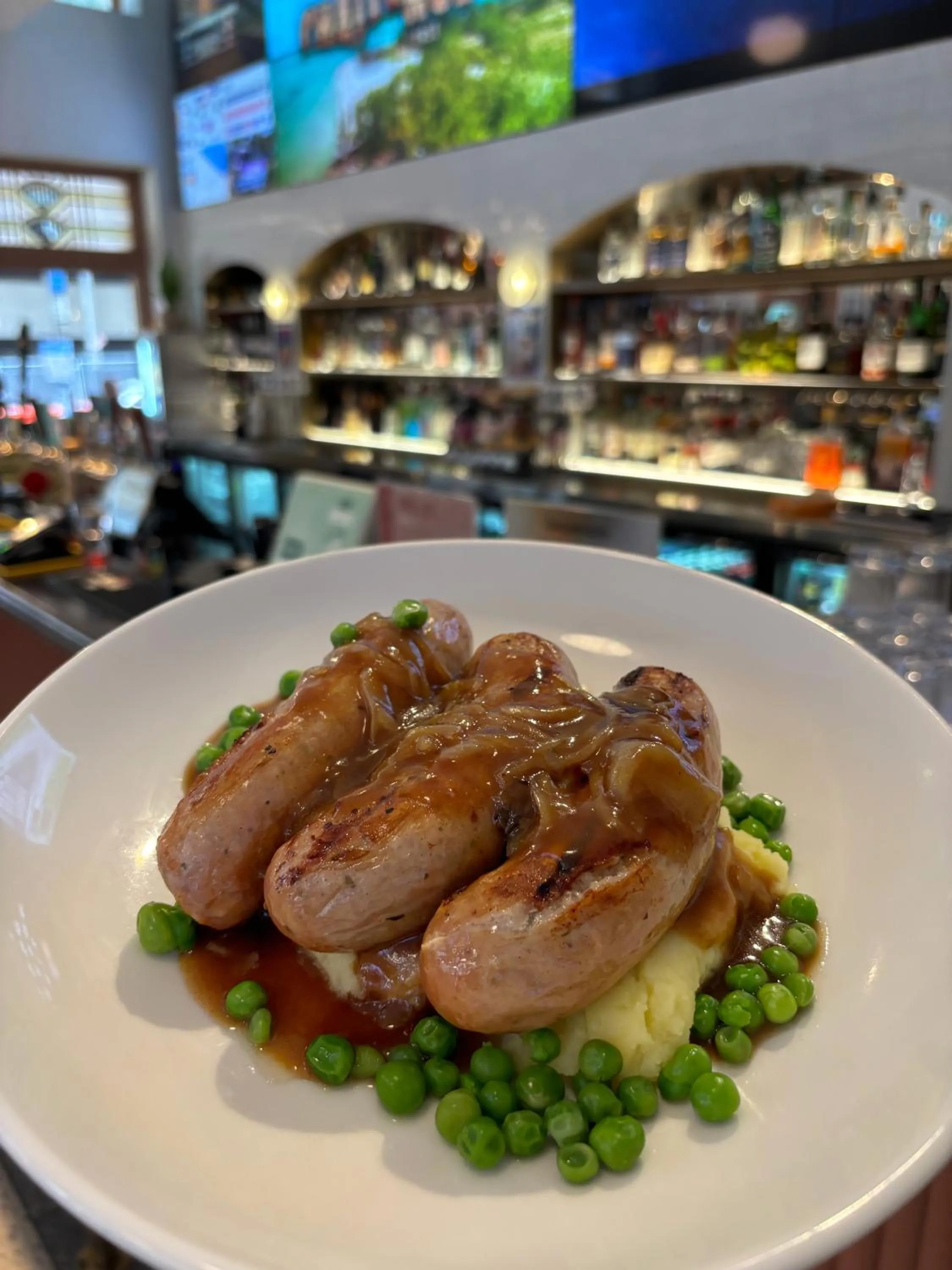 Food and drinks in Criterion Hotel Sydney