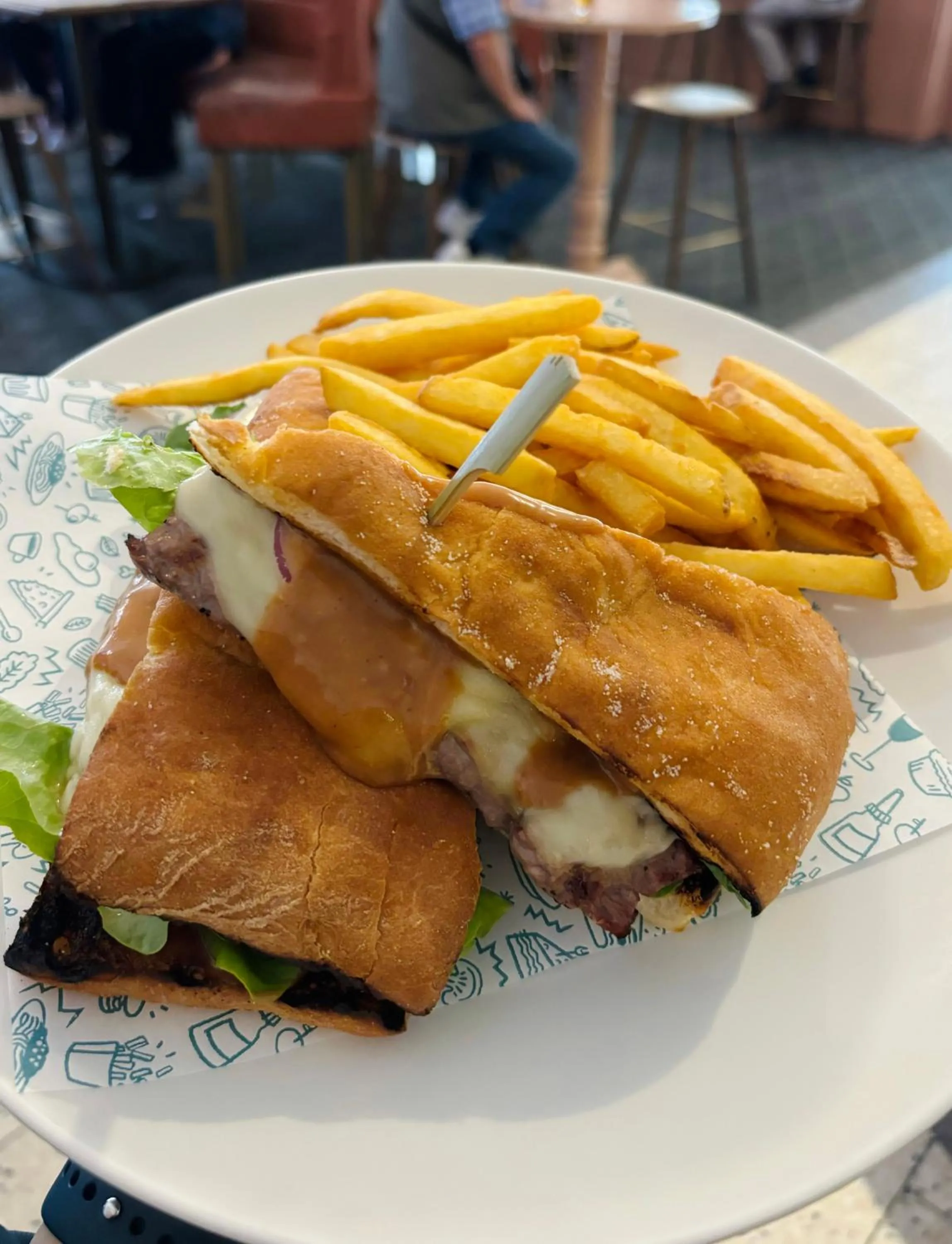 Food and drinks in Criterion Hotel Sydney