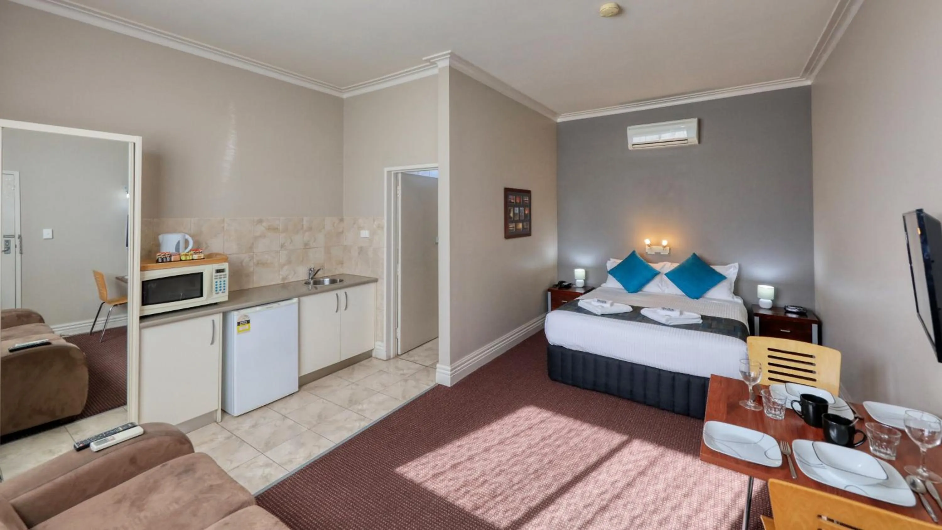 Photo of the whole room, Bed in Silver Haven Motor Inn