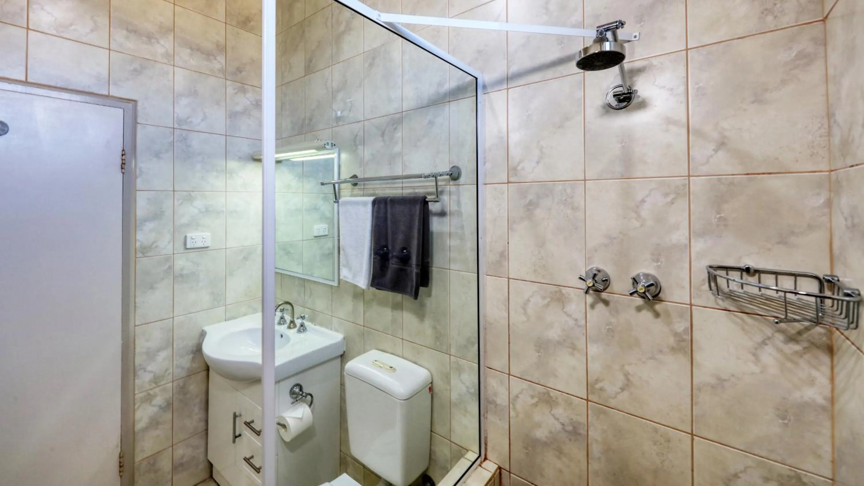 Shower in Silver Haven Motor Inn