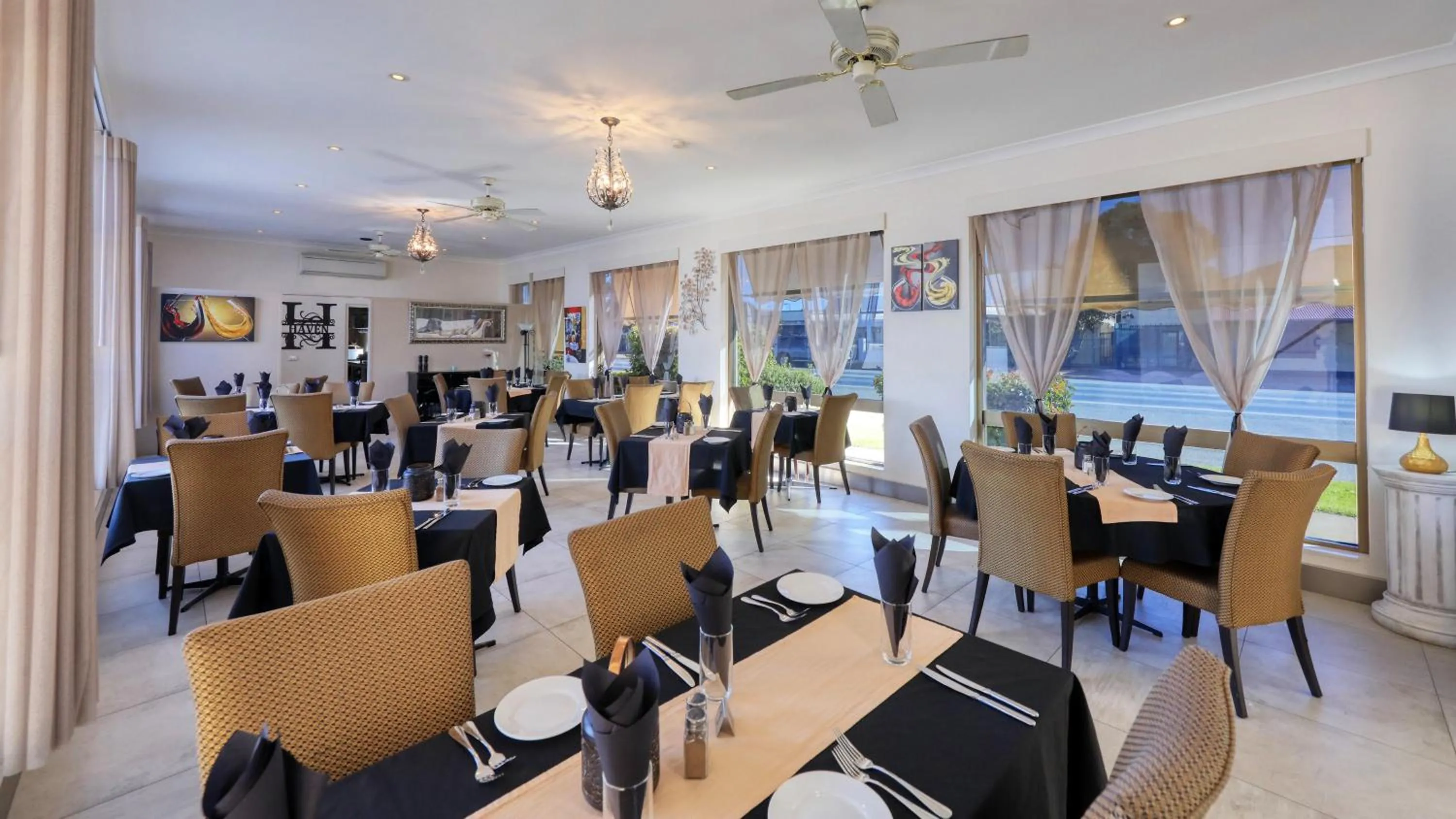 Restaurant/places to eat in Silver Haven Motor Inn