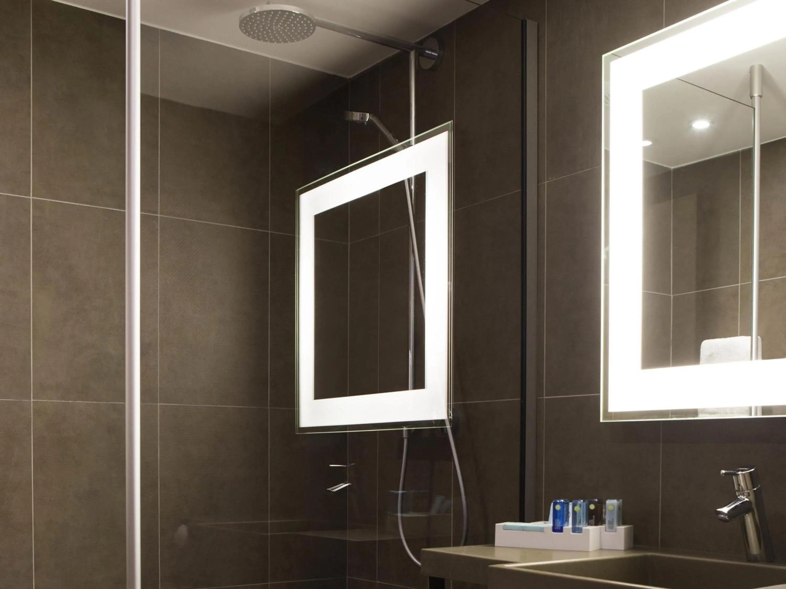 Bedroom in Novotel Nottingham Derby