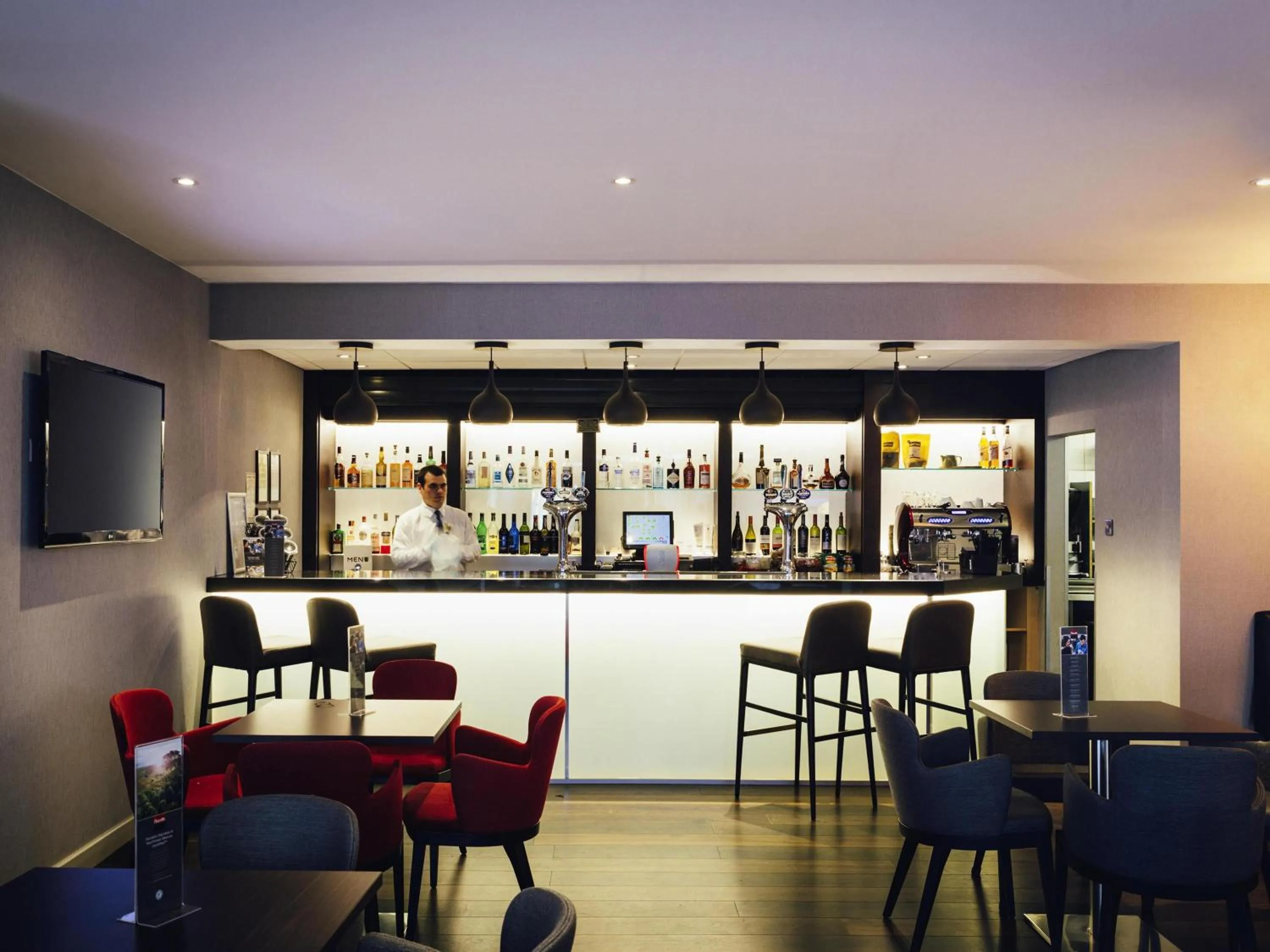Lounge or bar in Novotel Nottingham Derby
