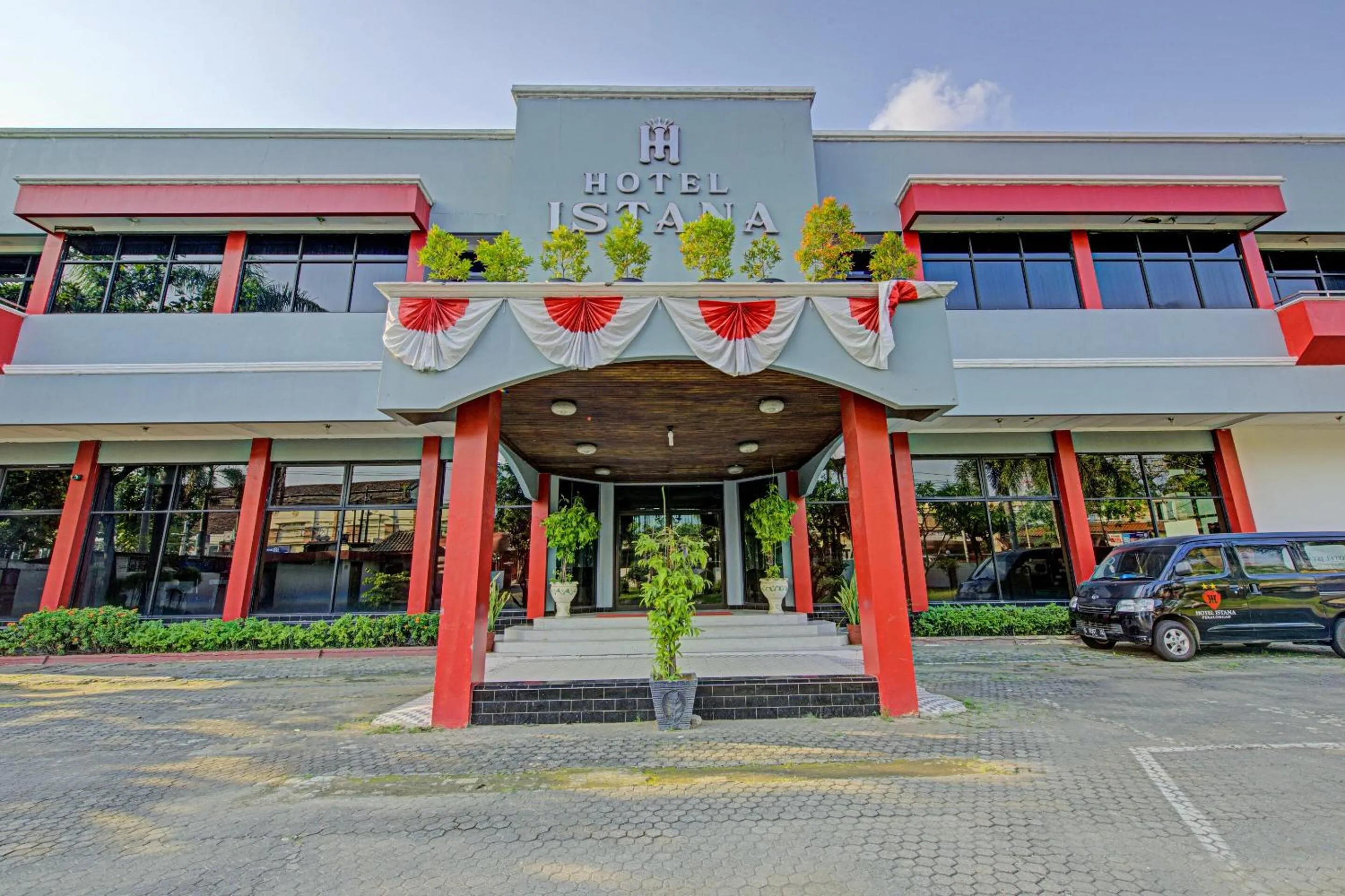 Facade/entrance in OYO 3934 Hotel Istana