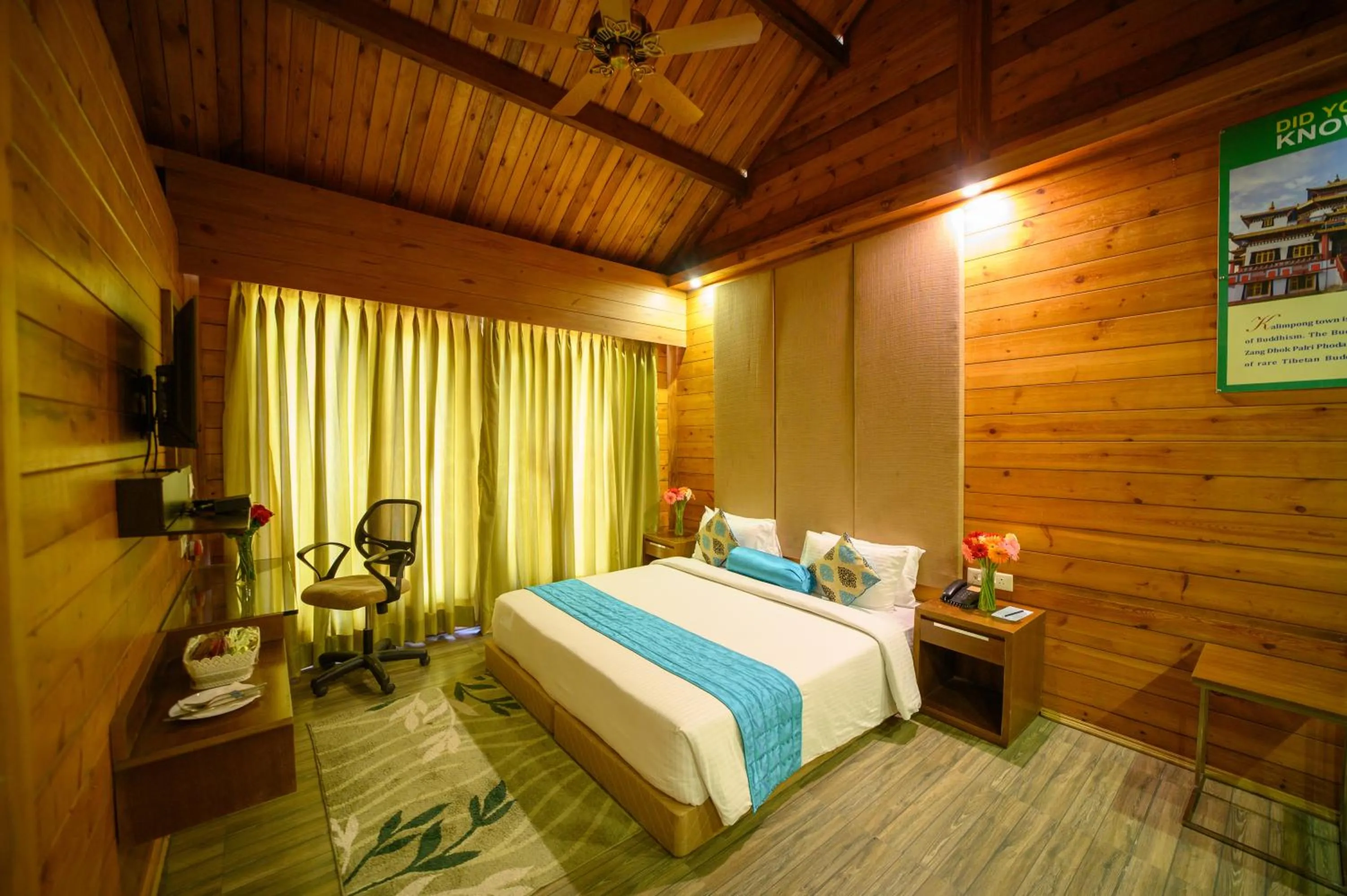 Photo of the whole room, Bed in Sinclairs Retreat Kalimpong