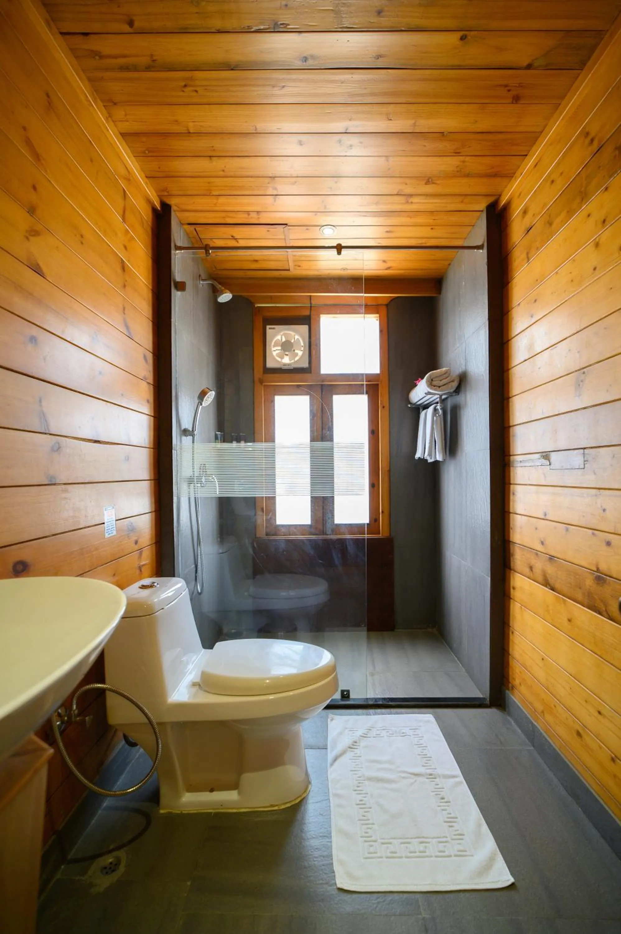 Bathroom in Sinclairs Retreat Kalimpong