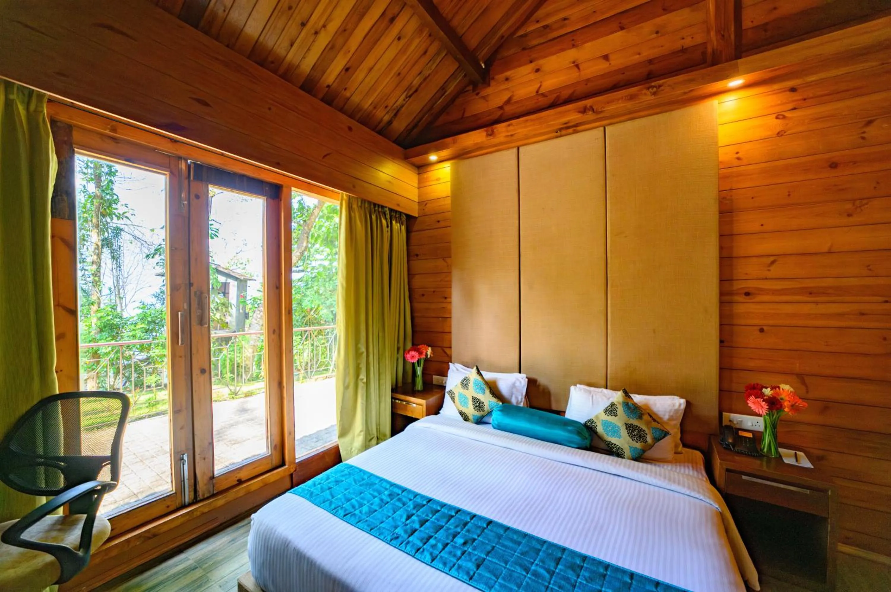 Bed in Sinclairs Retreat Kalimpong