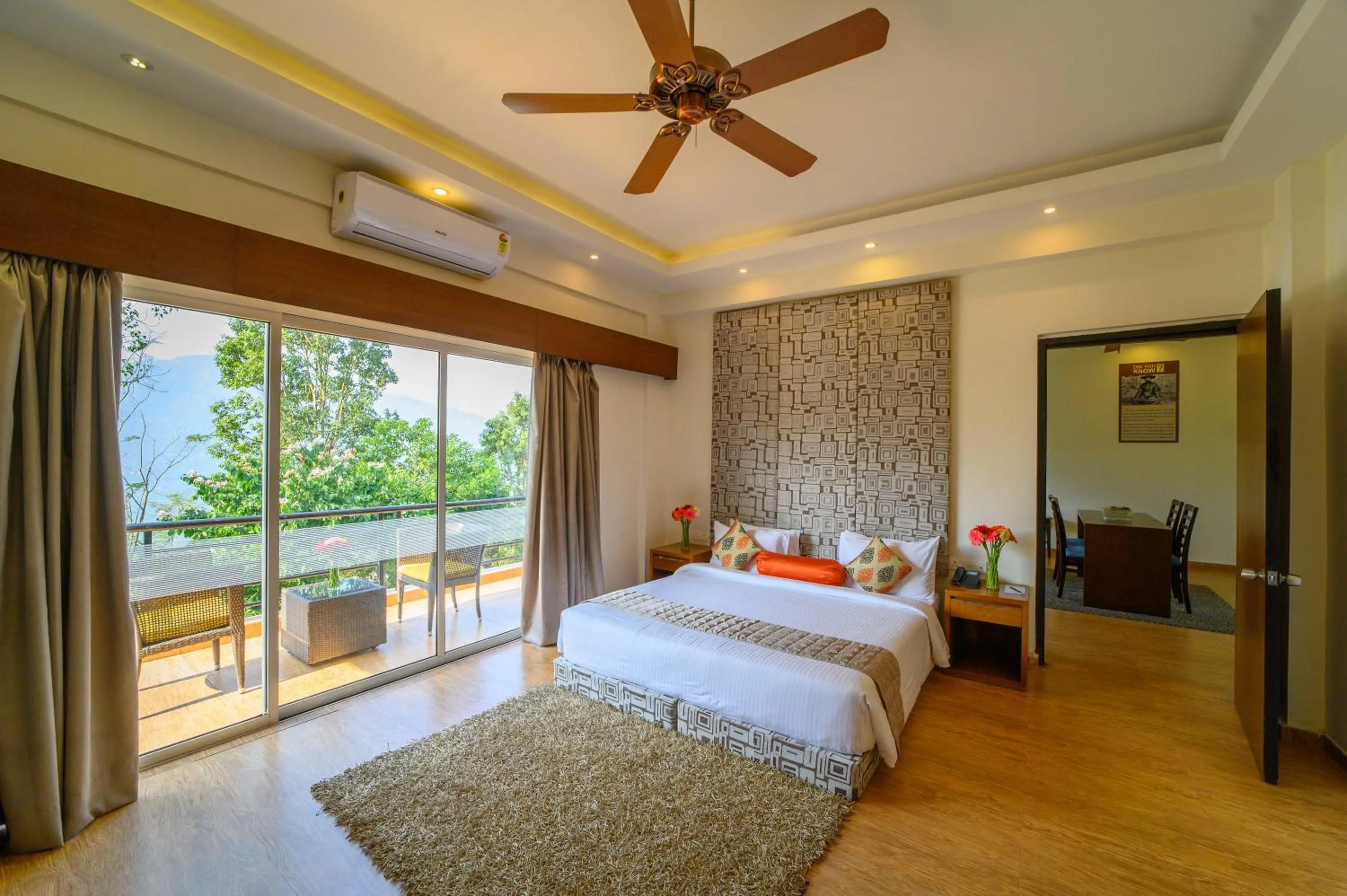 Balcony/Terrace, Bed in Sinclairs Retreat Kalimpong