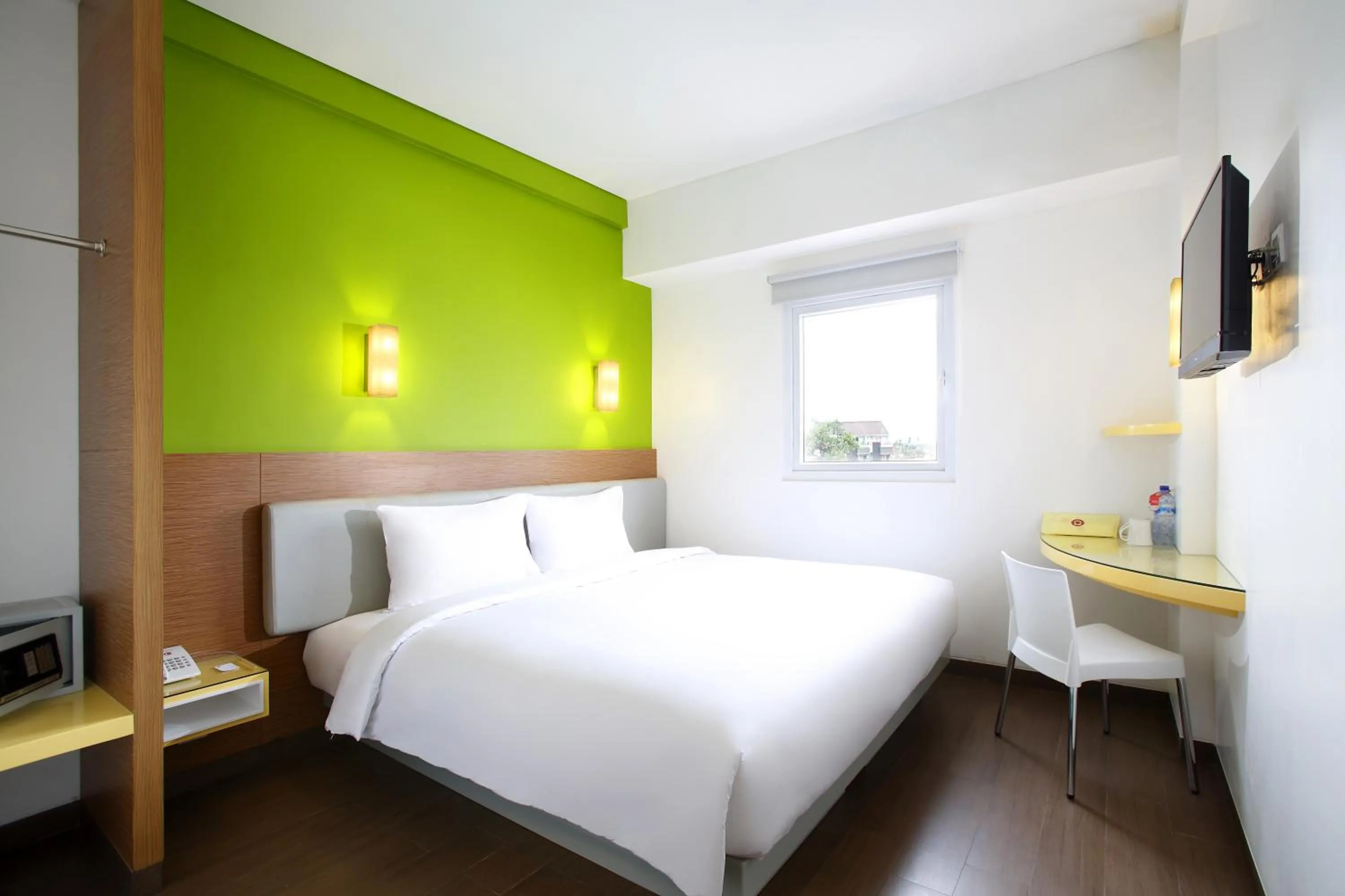 Smart Queen Room in Amaris Hotel Cilegon